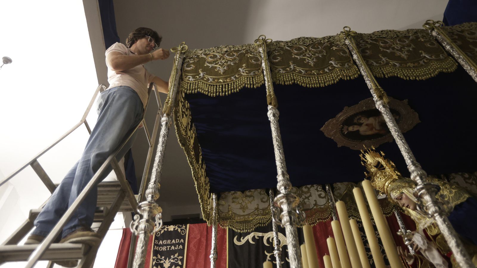 Preparativos en las iglesias de Algeciras para la Magna Mariana, en imágenes