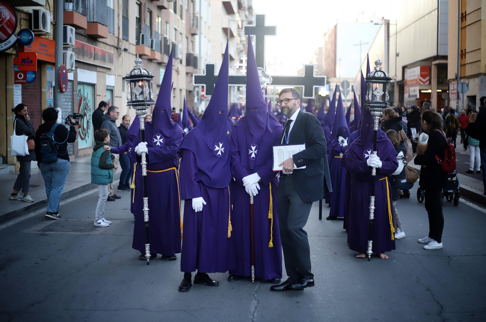 La Hermandad El Nazareno en la madrugá de la Semana Santa de Huelva 2023, en imágenes