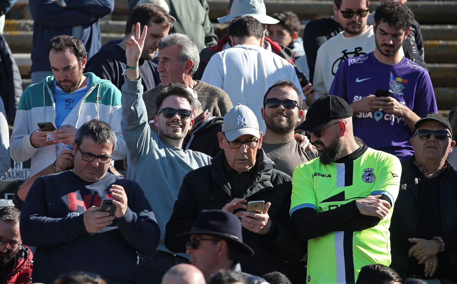 Fotos de la afición en el Municipal durante el Balona - Pontevedra