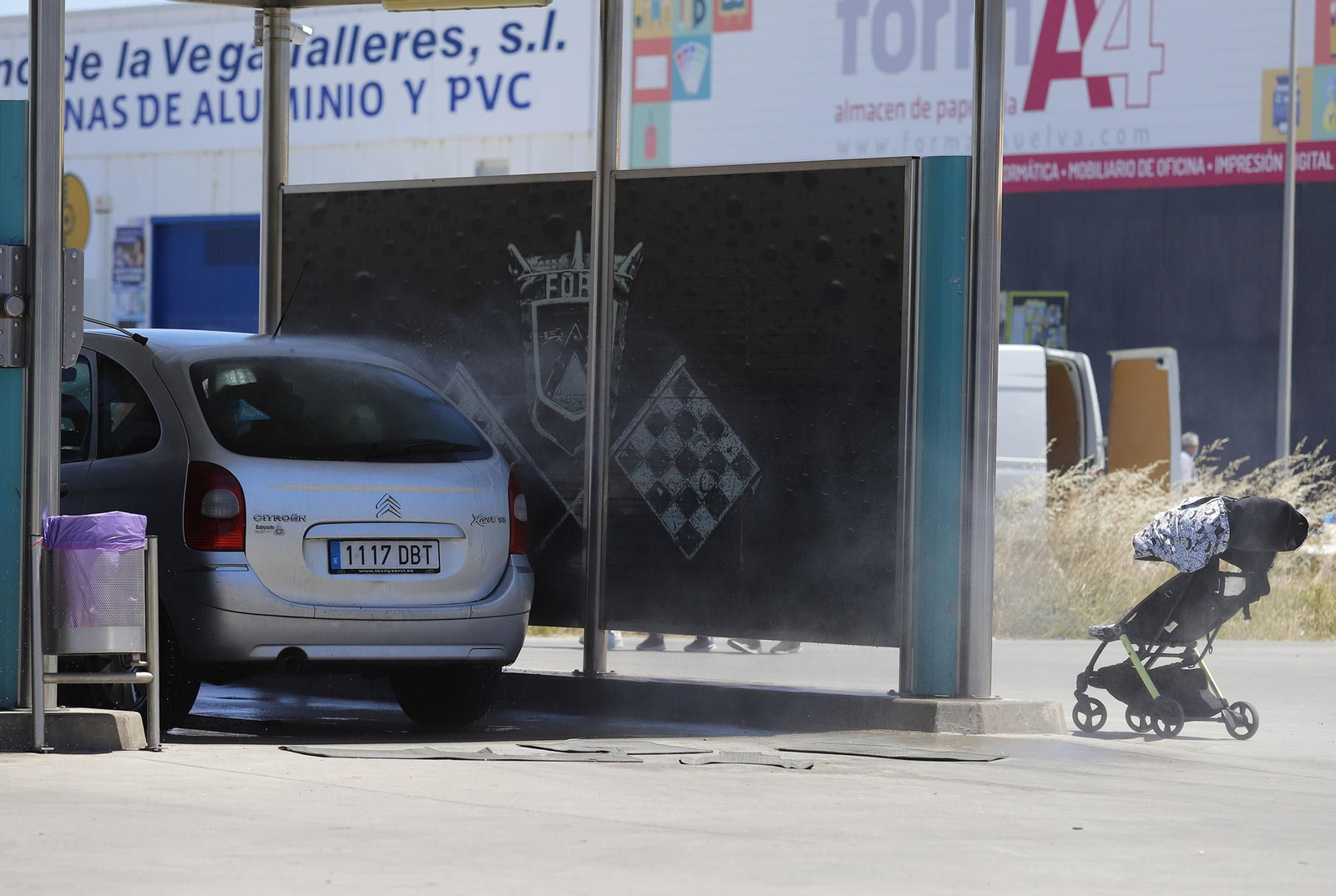 Imágenes del Mercadillo de Huelva en su nueva ubicación