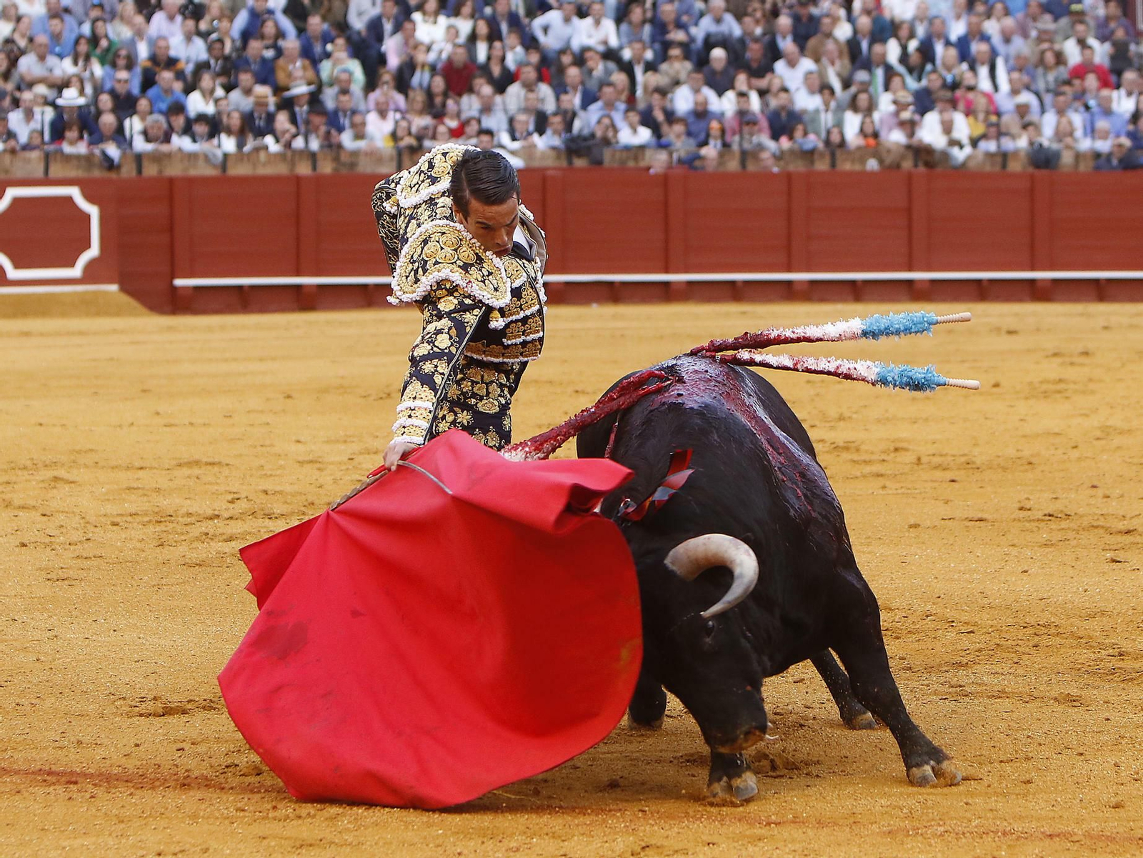 Las imágenes de la corrida de toros del Domingo de Resurrección en Sevilla