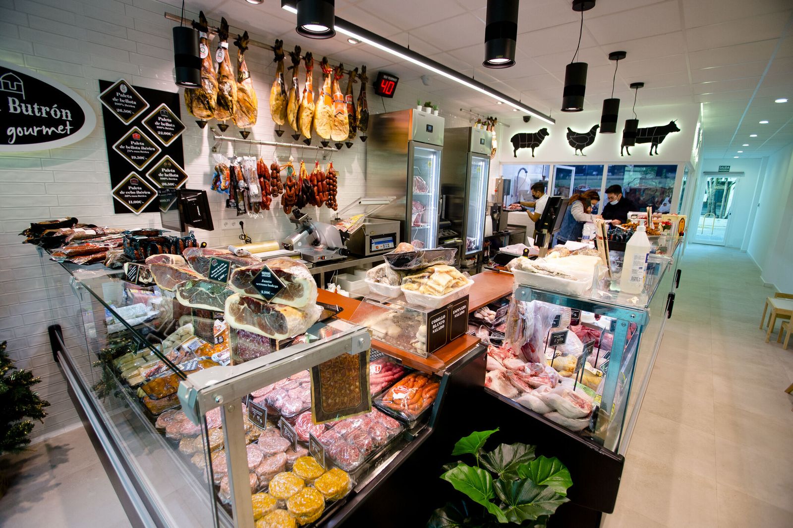 Imagen del interior de la carnicería Miguel Ángel Butrón e Hijos.