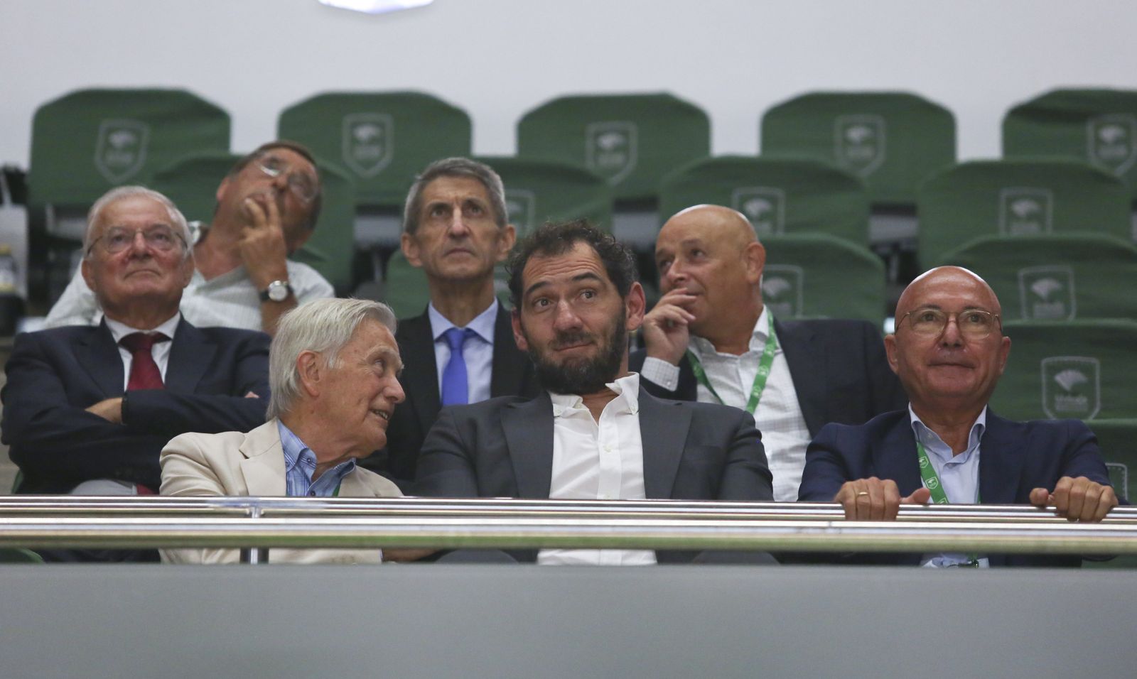 El palco del Carpena, con responsables del club, el Banco y la Fundación.