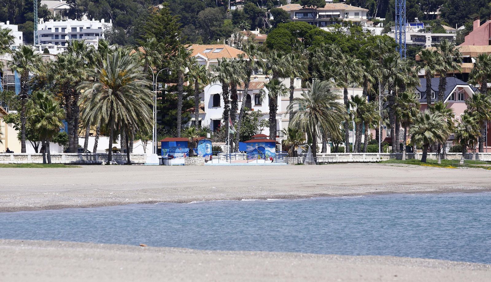 Fotos de la playa de La Malagueta en pleno confinamiento por el coronavirus