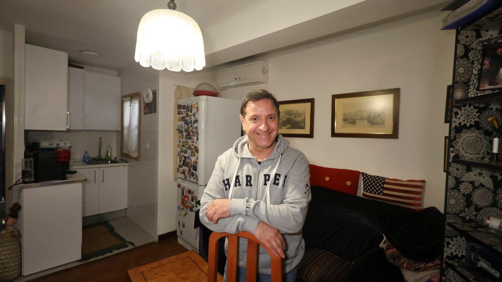 Cristian en su casa de la calle Córdoba.