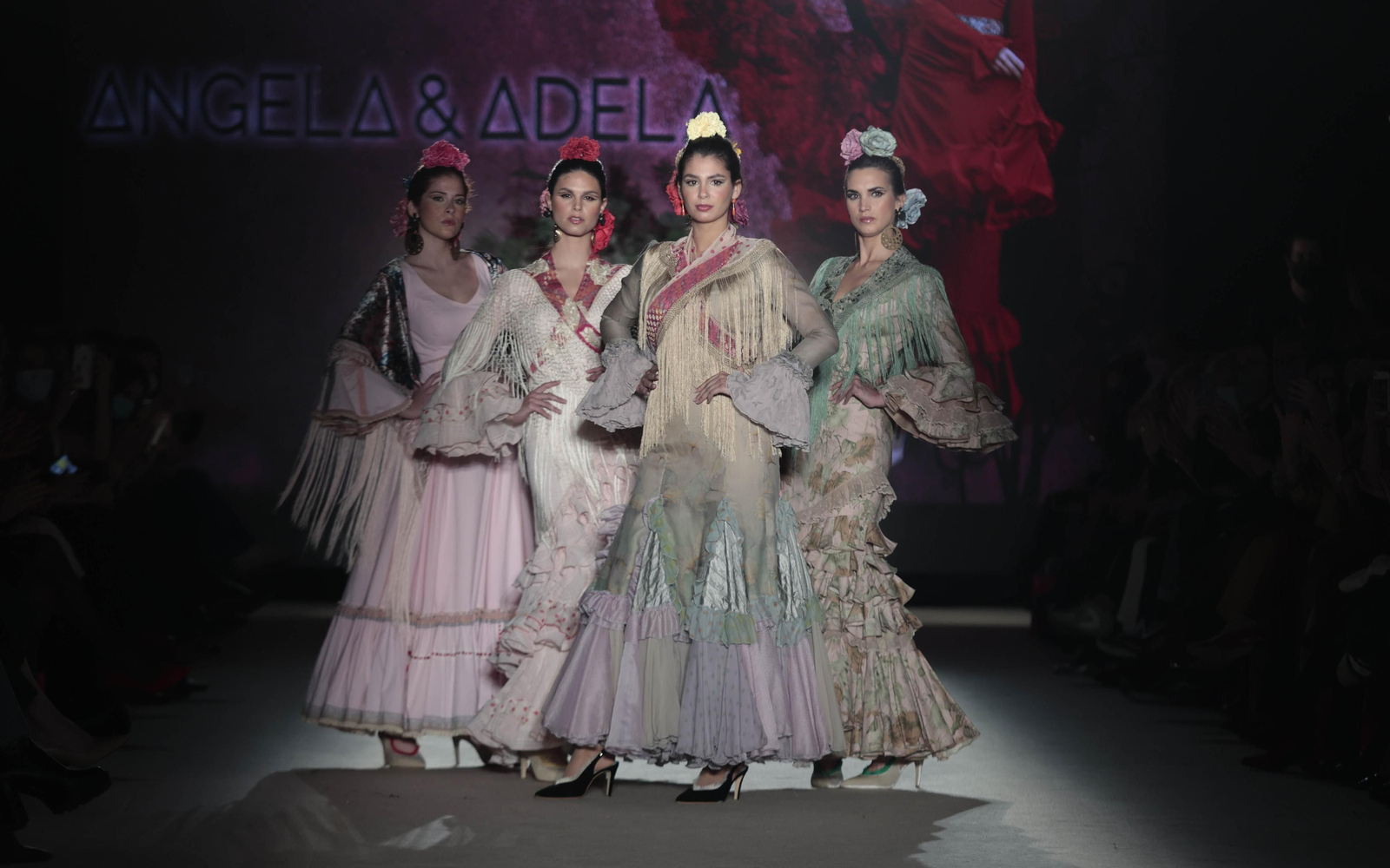 El desfile de Ángela y Adela en We Love flamenco, todas las fotos