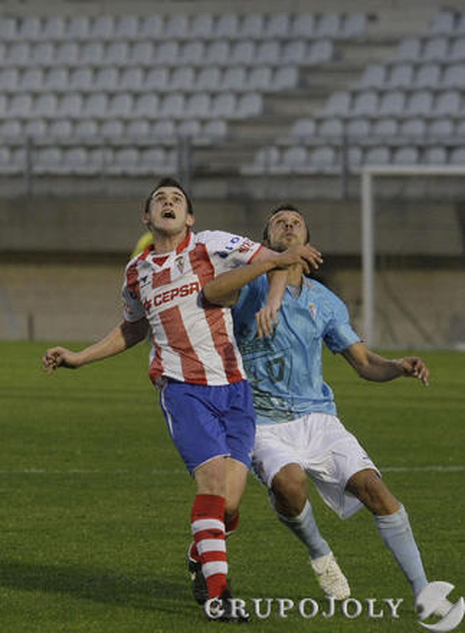 El Algeciras se aleja aún más de la zona de liguilla al perder en el Nuevo Mirador ante el San Fernando./Fotos:Erasmo Fenoy

Foto: Erasmo Fenoy
