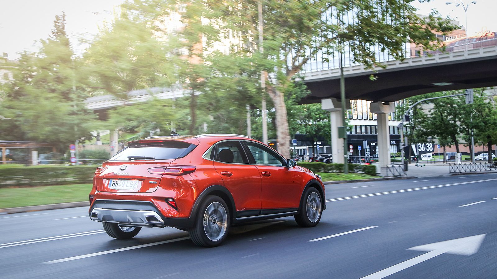 En modo eléctrico puede recorrer hasta 48 km, según el ciclo WLTP; y alcanzar los 120 km/h.