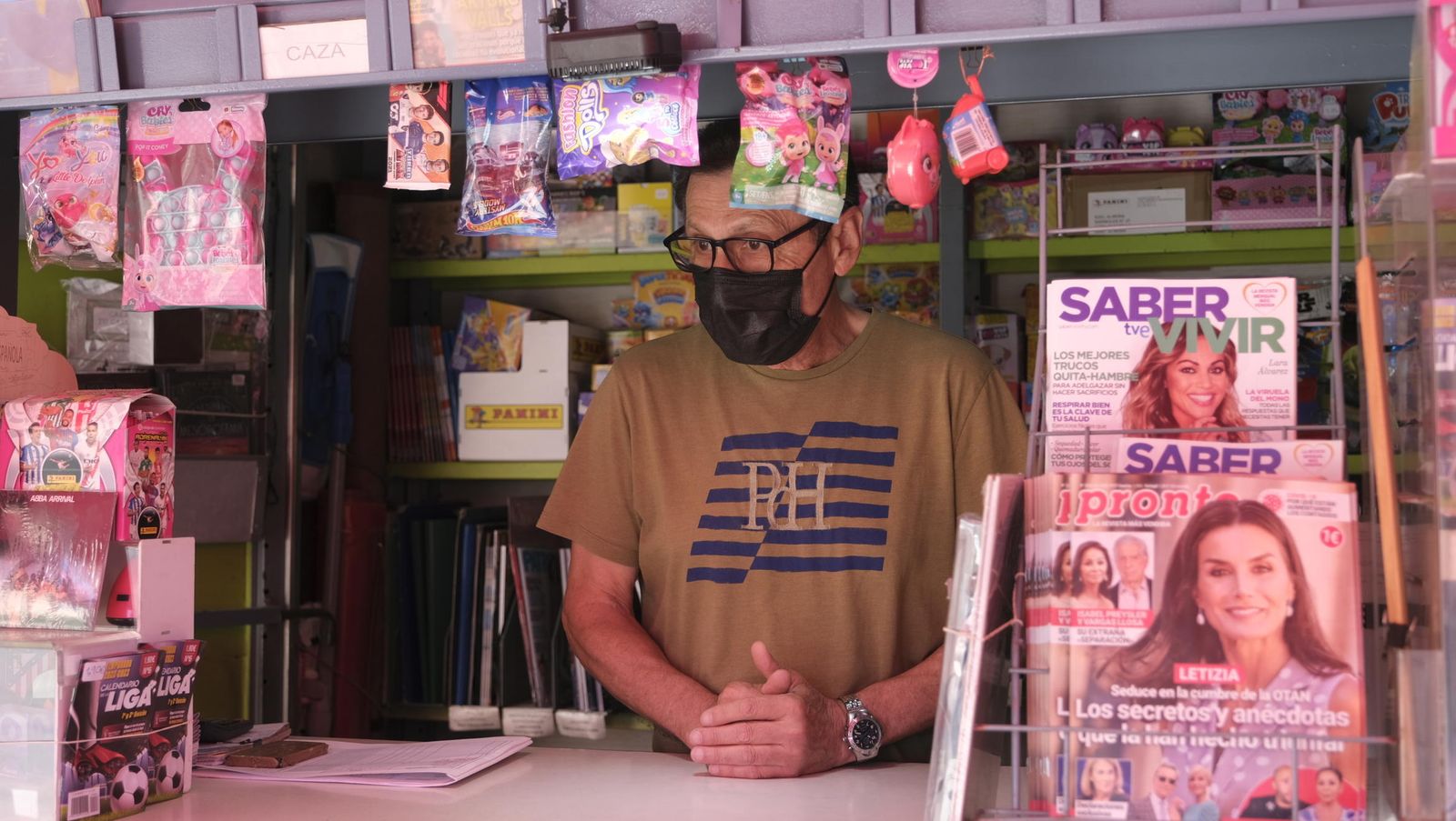 Juan Miguel atiende a uno de sus clientes