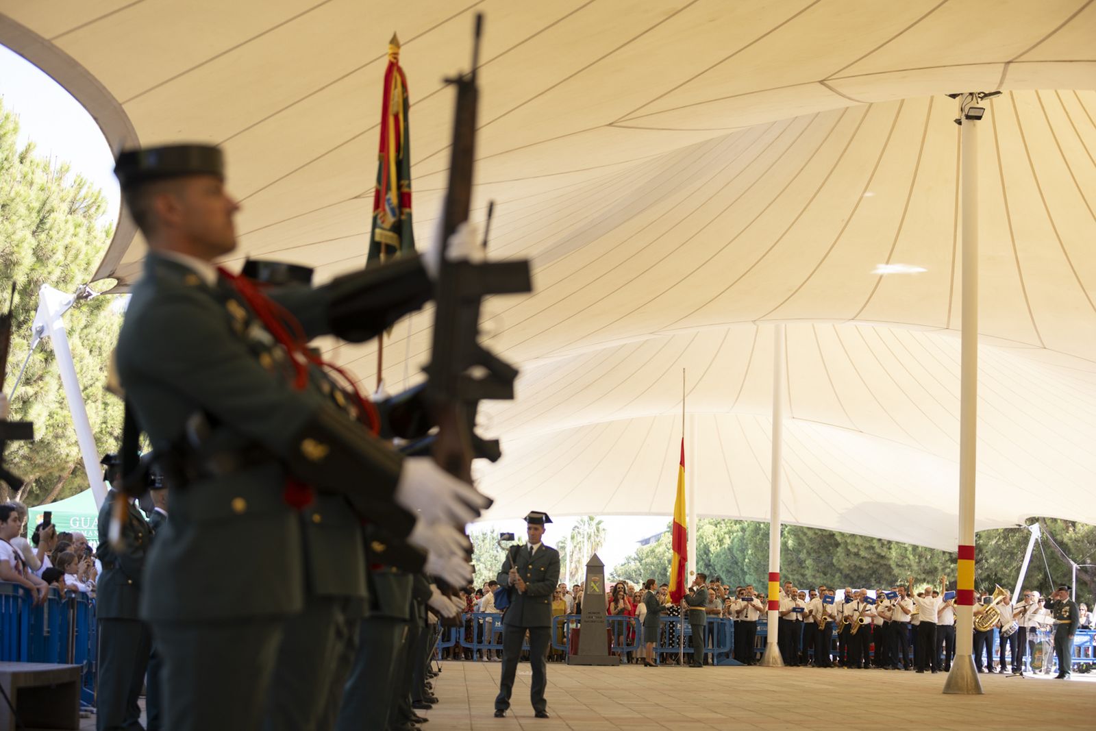 Imágenes de los actos de celebración de la festividad de la patrona de la Guardia Civil, la Virgen del Pilar.