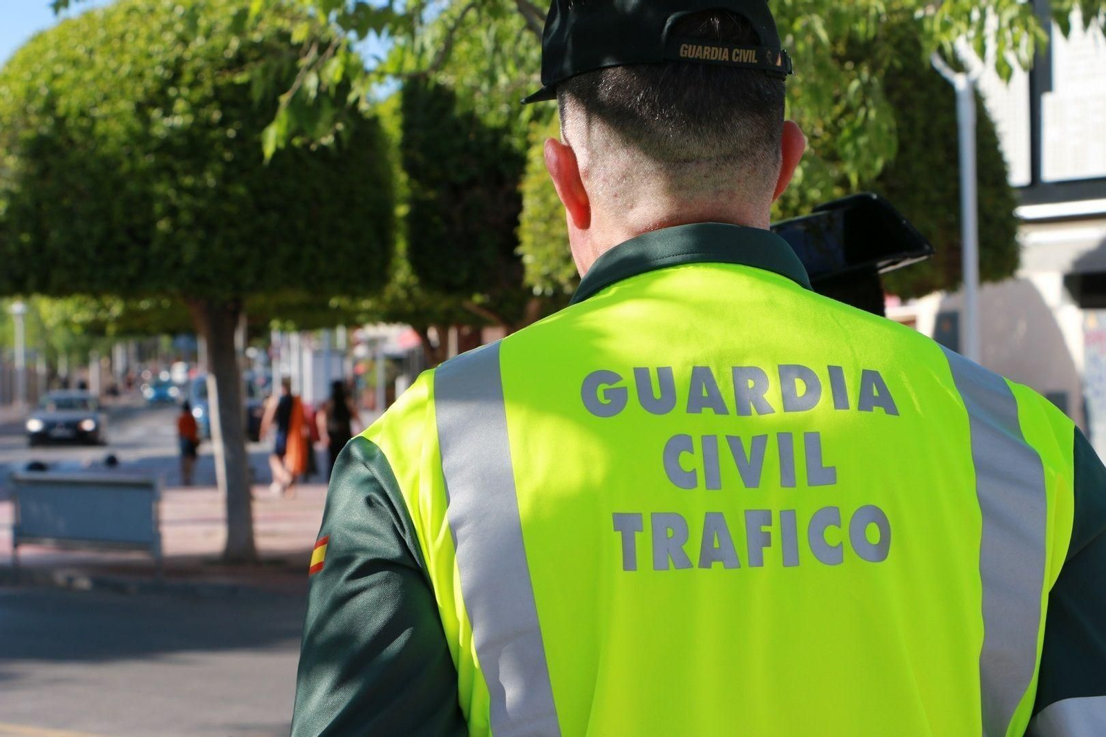 Un agente de la Guardia Civil de Tráfico. Un agente de la Guardia Civil de Tráfico.