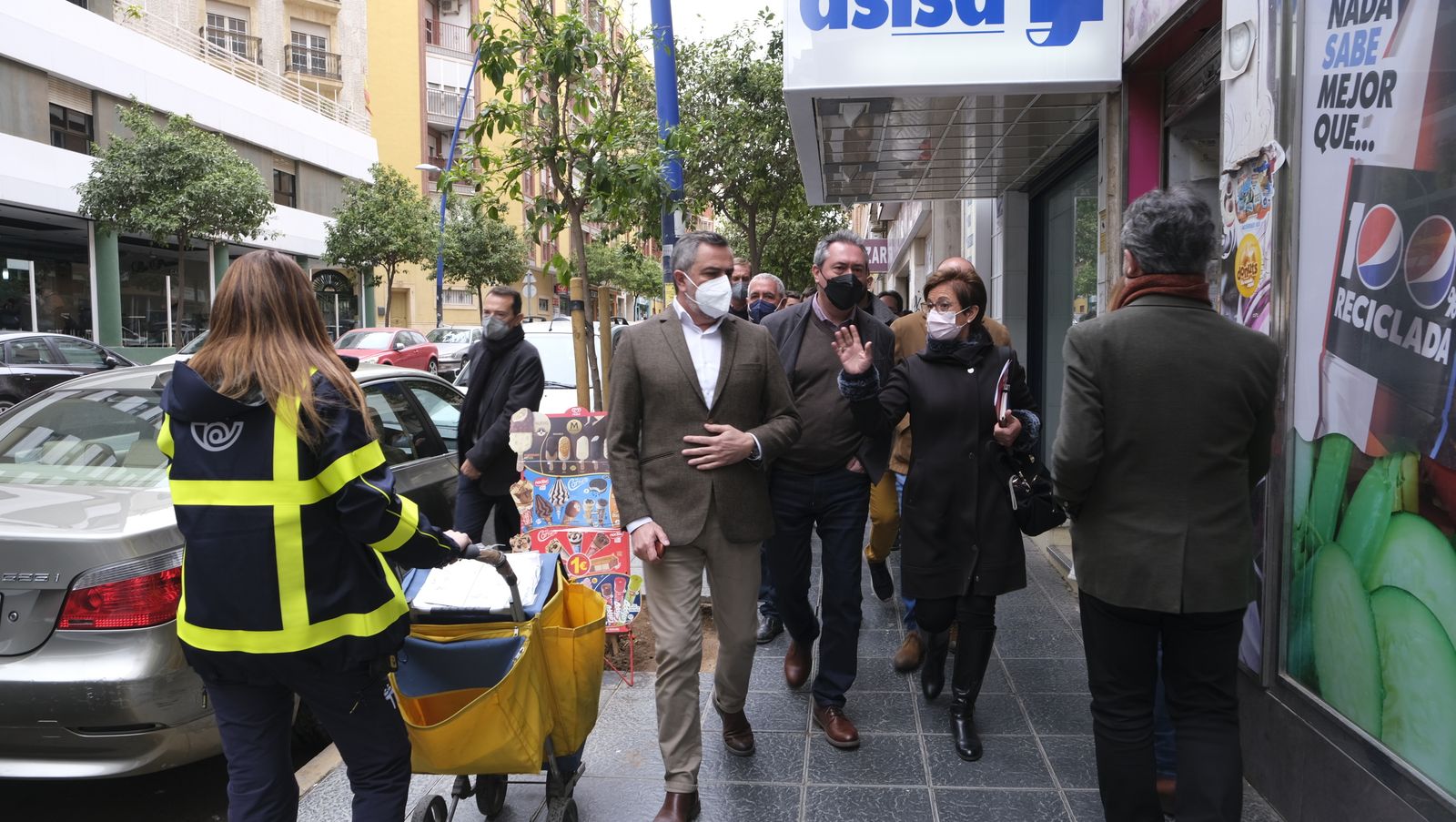 Imágenes de la visita del Secretario General del PSOE-A, Juan Espadas, a Almería.