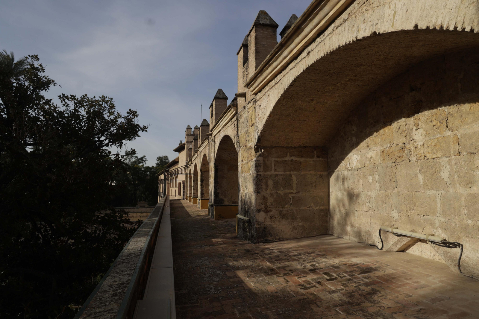 Las cubiertas sobre el Palacio Gótico que se abren a las visitas.