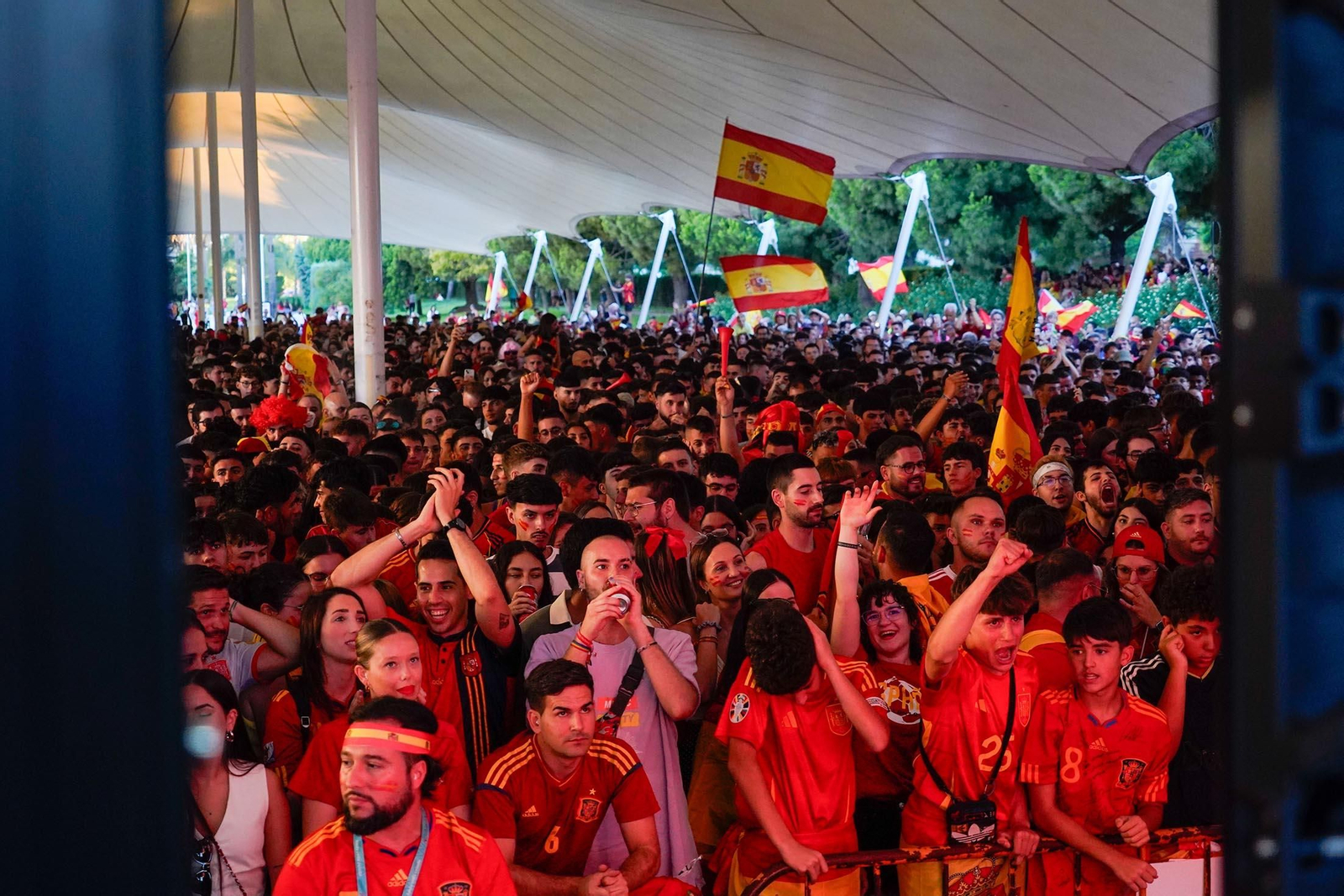 Imágenes del ambiente durante la final de la Eurocopa entre España e Inglaterra Imágenes del ambiente durante la final de la Eurocopa entre España e Inglaterra