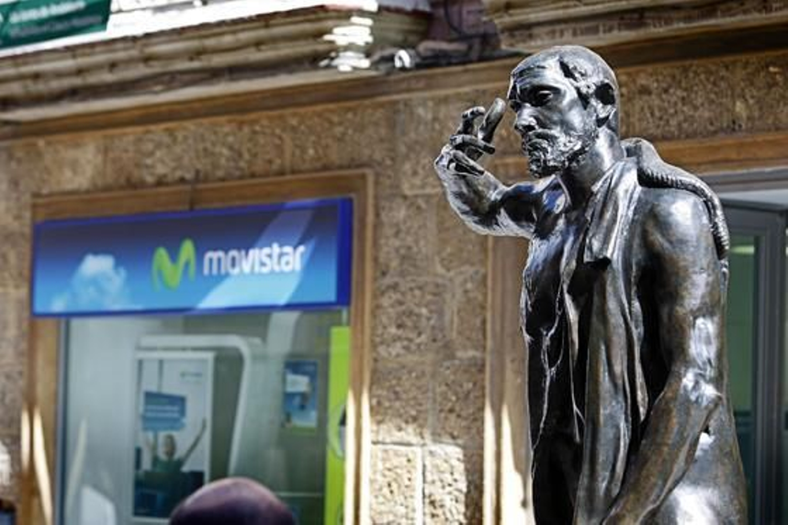 La calle Ancha acoge una exposición con siete de las obras más conocidas de Rodin. 

Foto: Julio Gonzalez