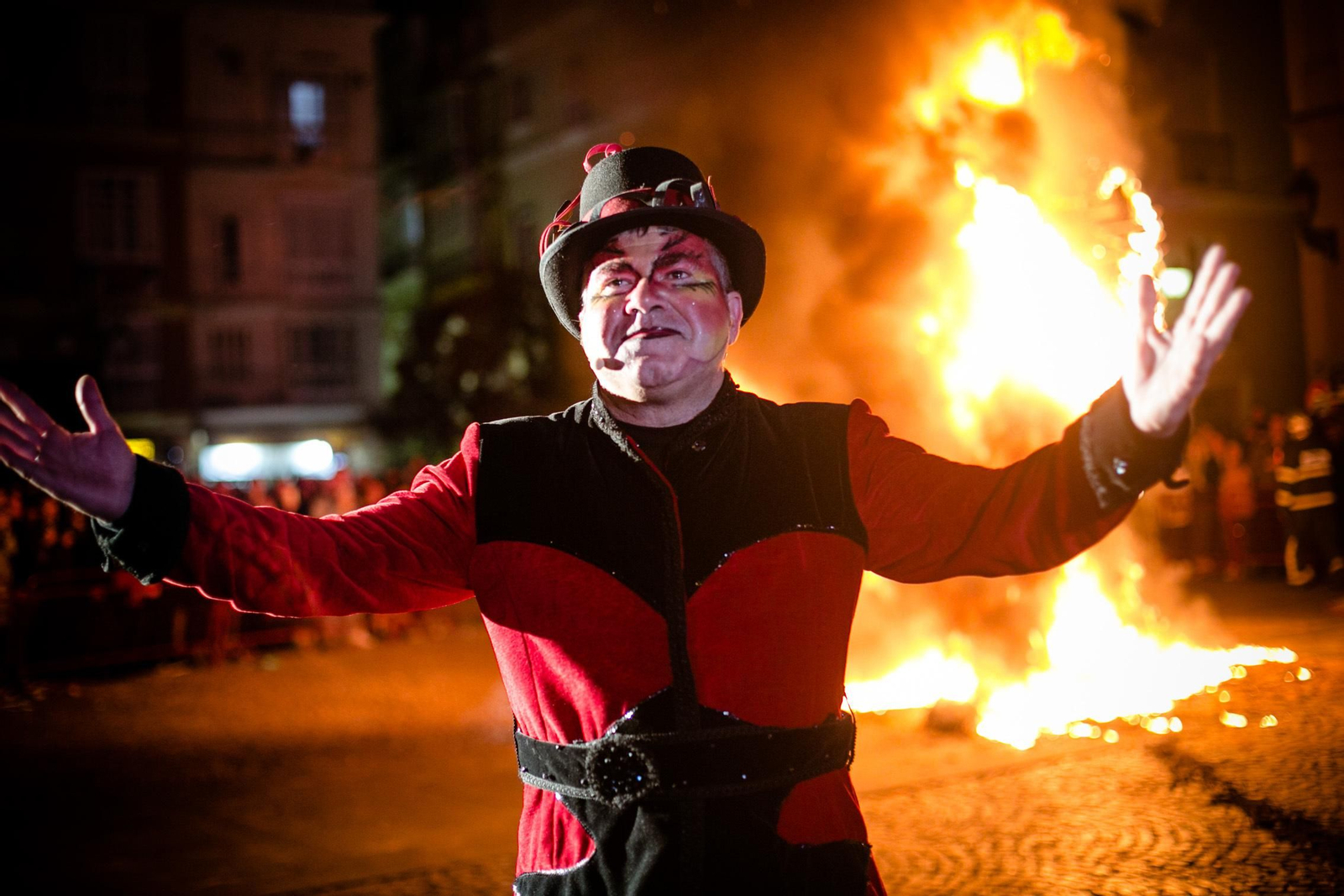 El pregón  y la quema del dios Momo en imágenes