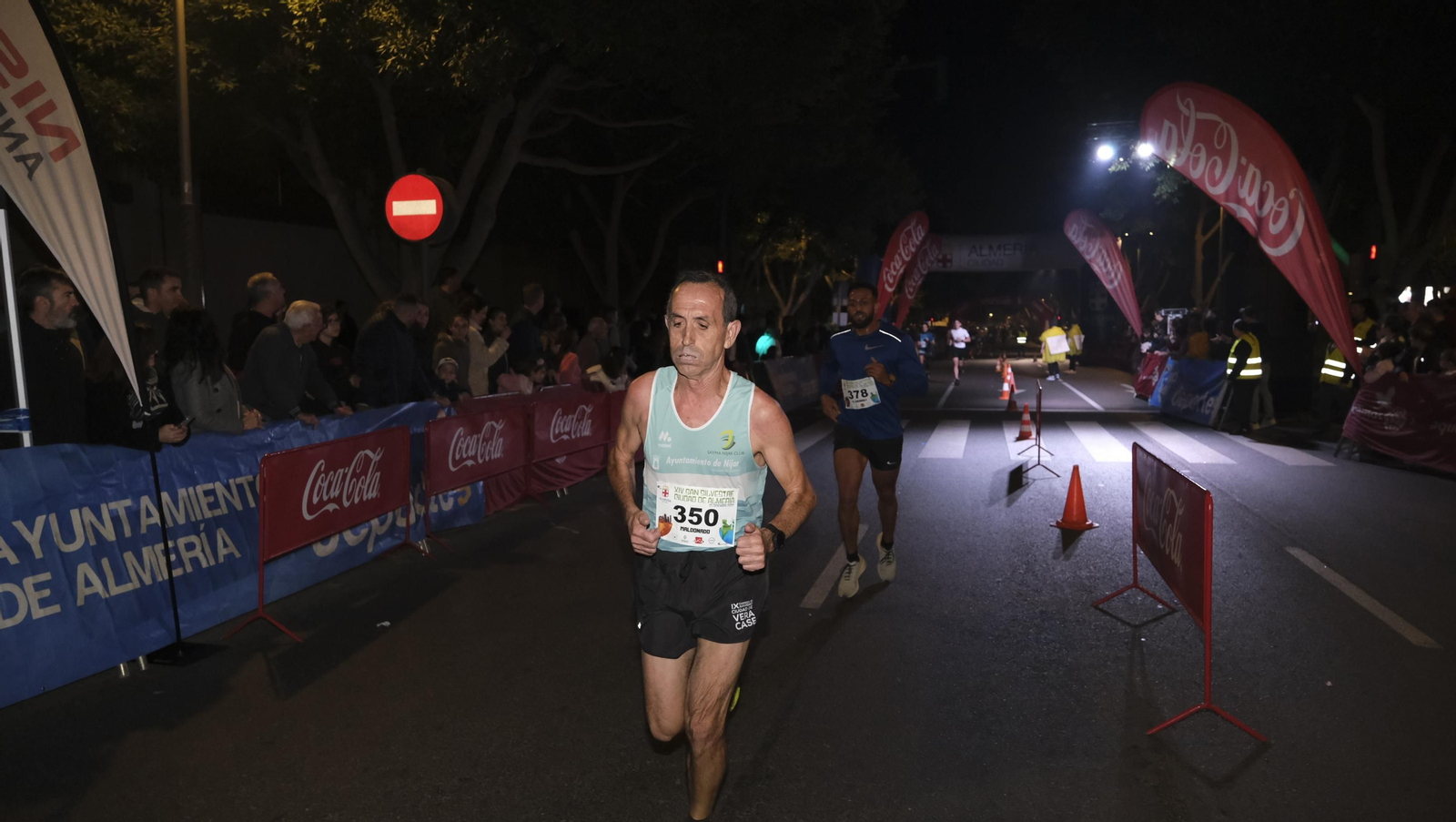 Imágenes de la XIV edición de la San Silvestre de Almería