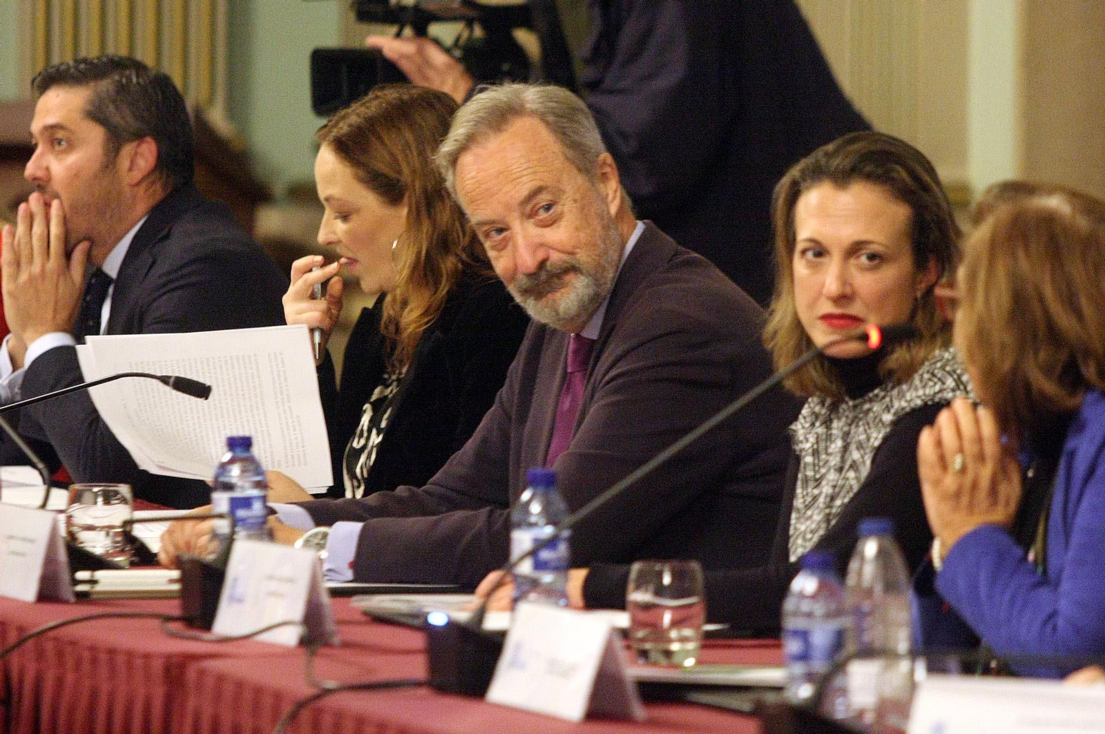 Imágenes del pleno del Ayuntamiento de Huelva