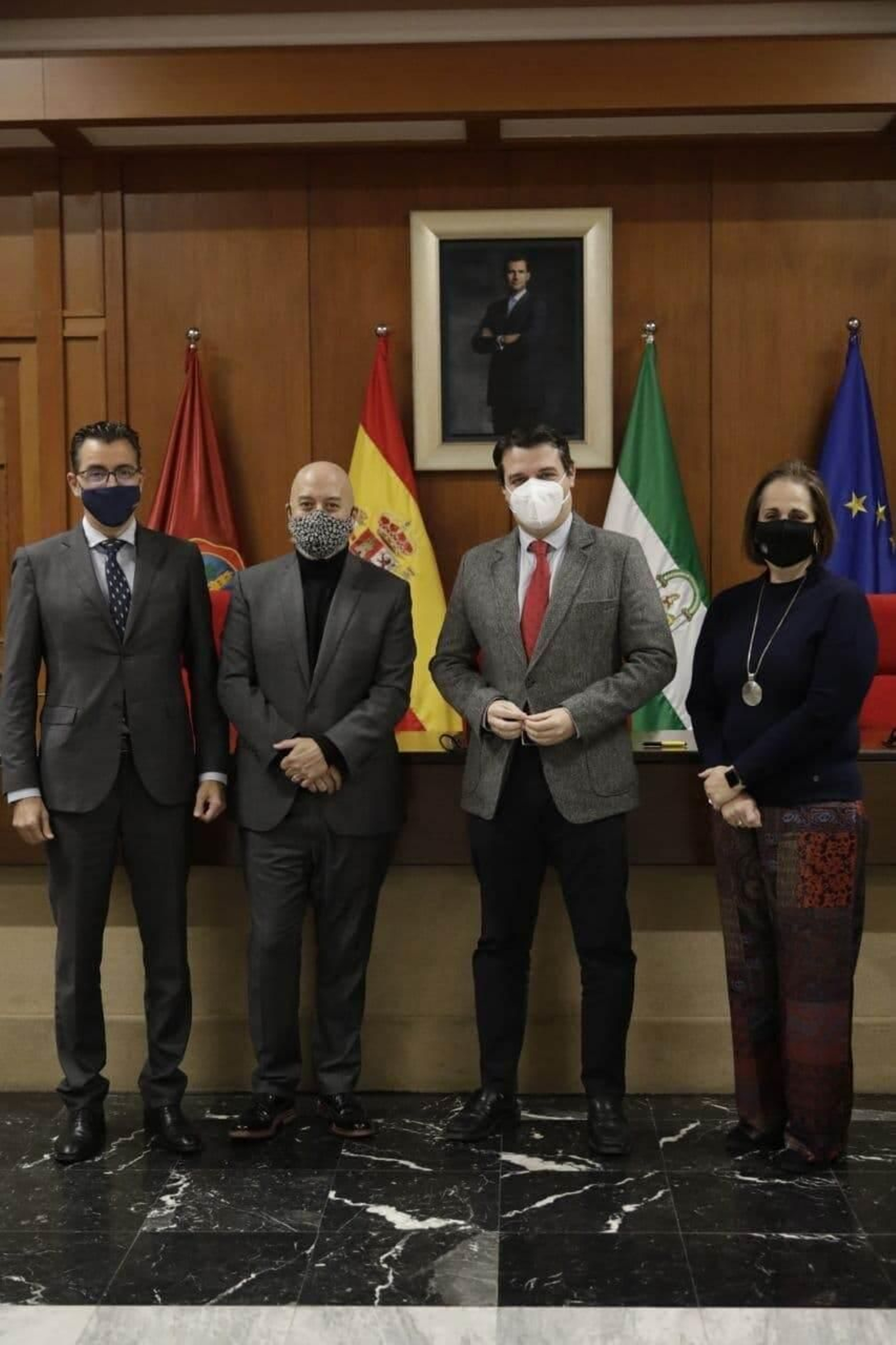 Un momento de la firma del convenio entre Movistar y el IMDEEC.