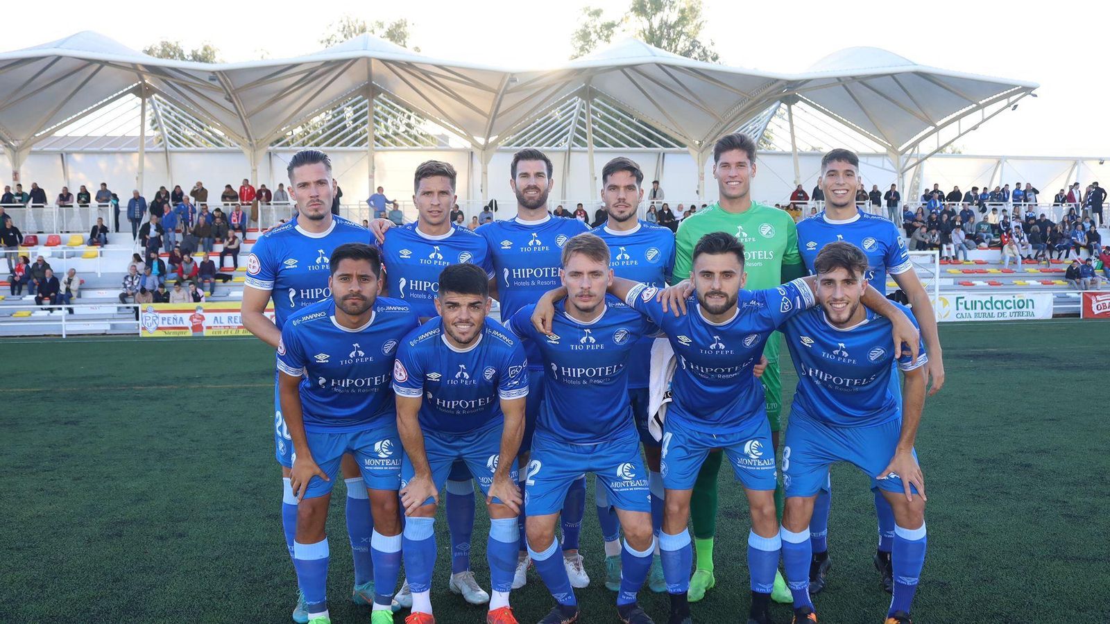 Formación inicial que ha presentado el Xerez DFC en el San Juan Bosco de Utrera. Formación inicial que ha presentado el Xerez DFC en el San Juan Bosco de Utrera.