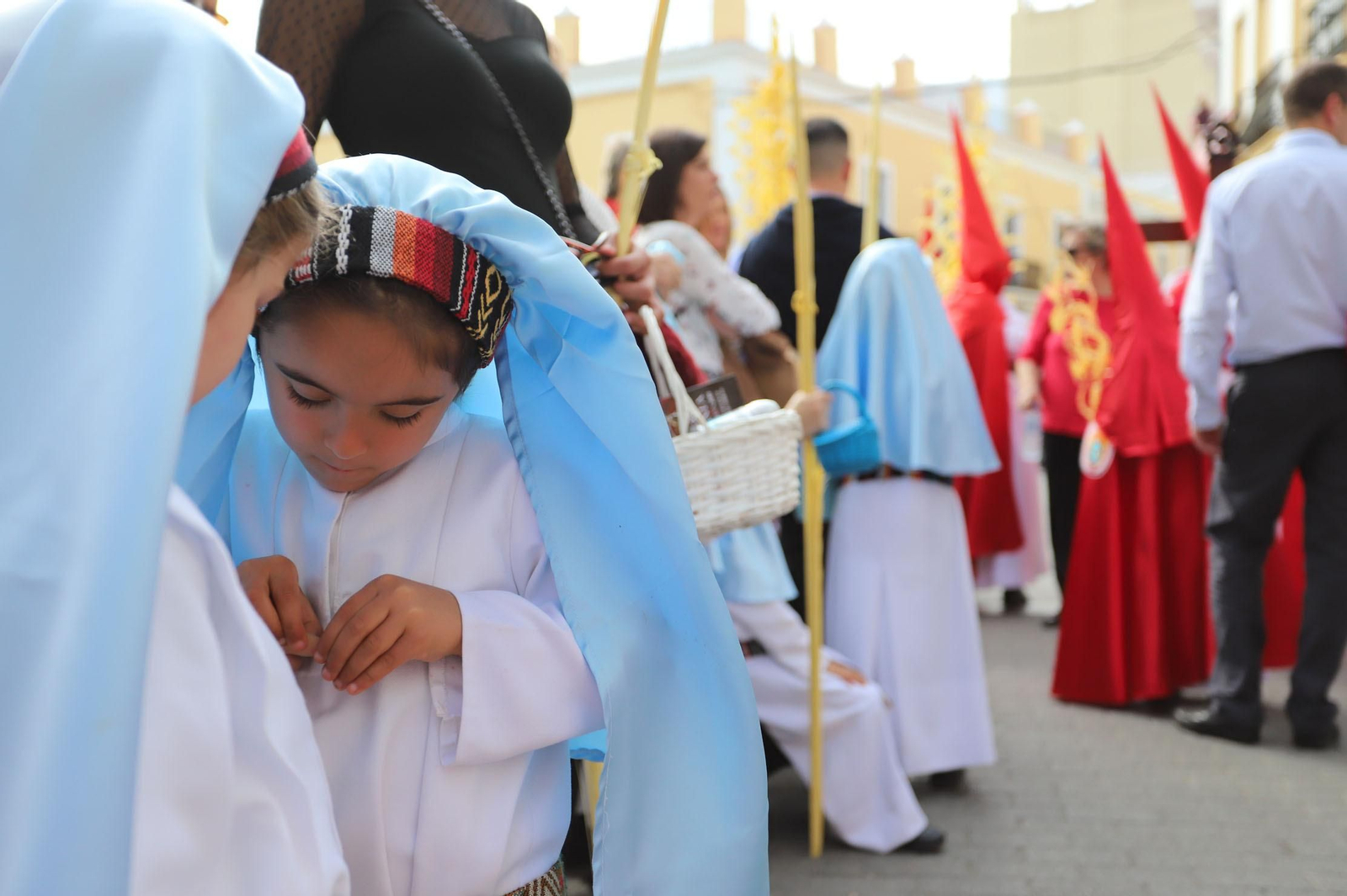 Imágenes del recorrido de la Borriquita  por las calles de Huelva