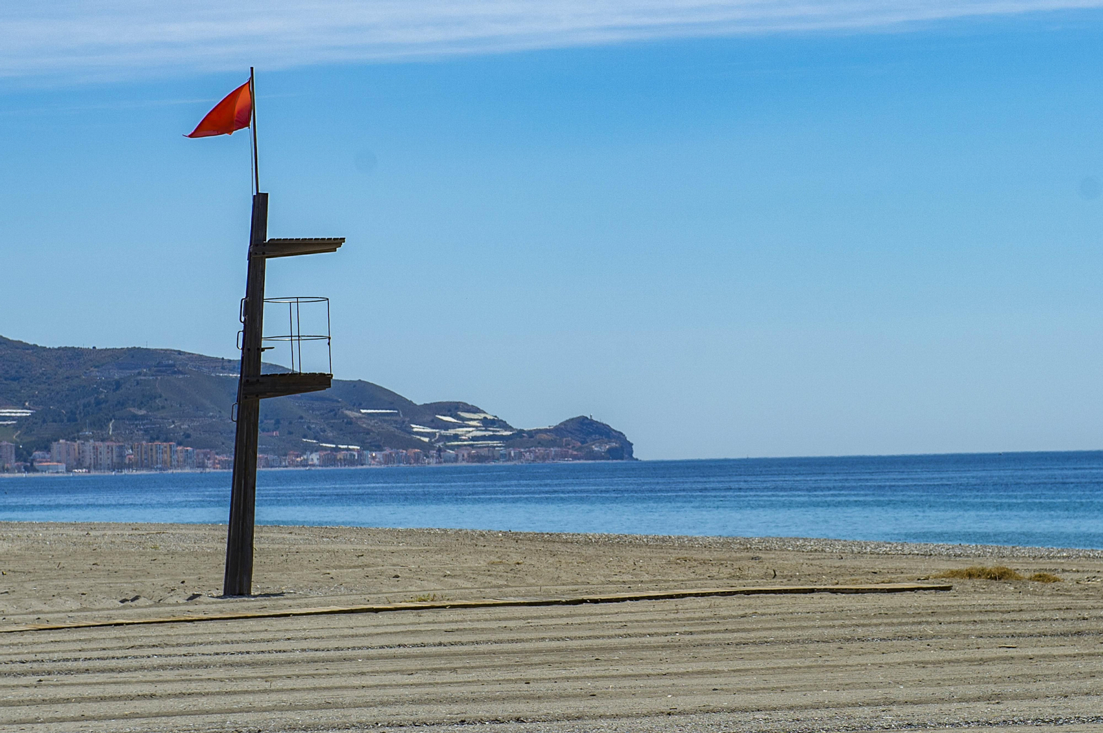 Todavía no se permite el baño en la Costa de Granada.