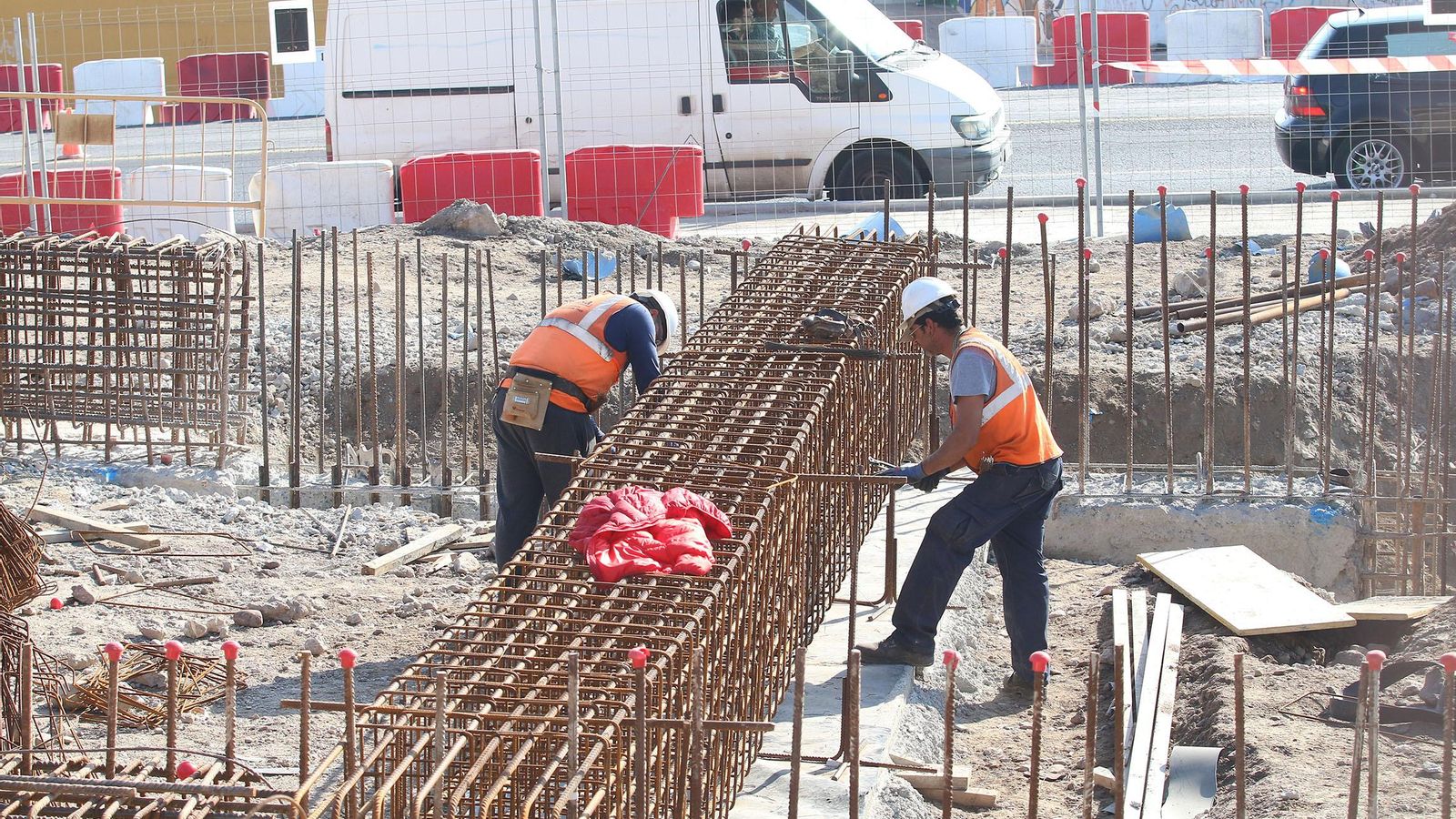 La mayor concentración de trabajos se encuentran en los cien metros más cercanos a la glorieta que ha sustituido al peligroso paso a nivel de El Puche.