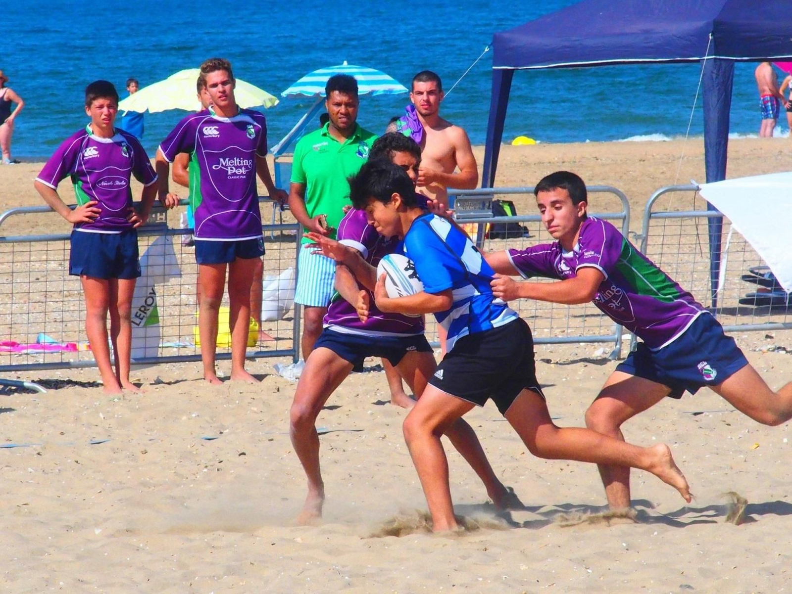 Lance de uno de los partidos del torneo celebrado en Punta Umbría.