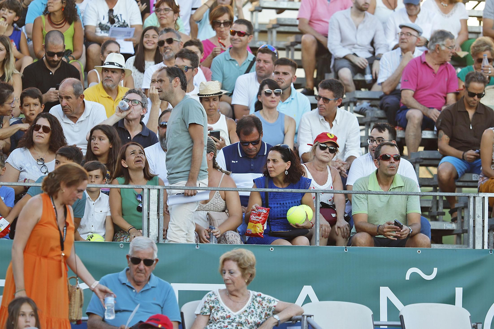 Imágenes del ambiente en la final femenina de la Copa del Rey de tenis de Huelva