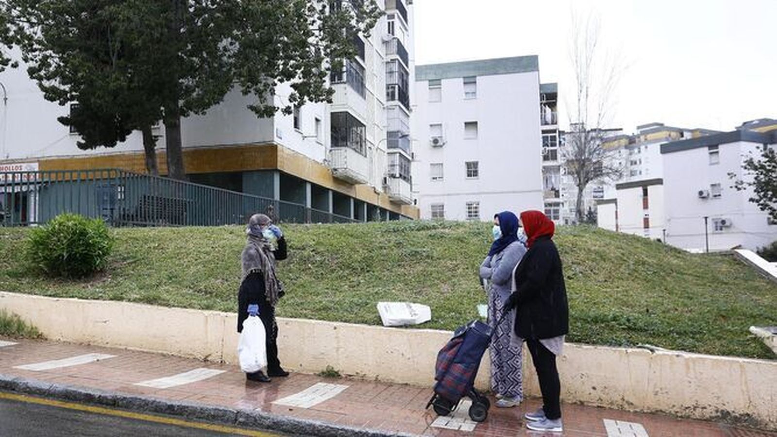 Varios vecinos en la zona de Palma-Palmilla en Málaga capital.