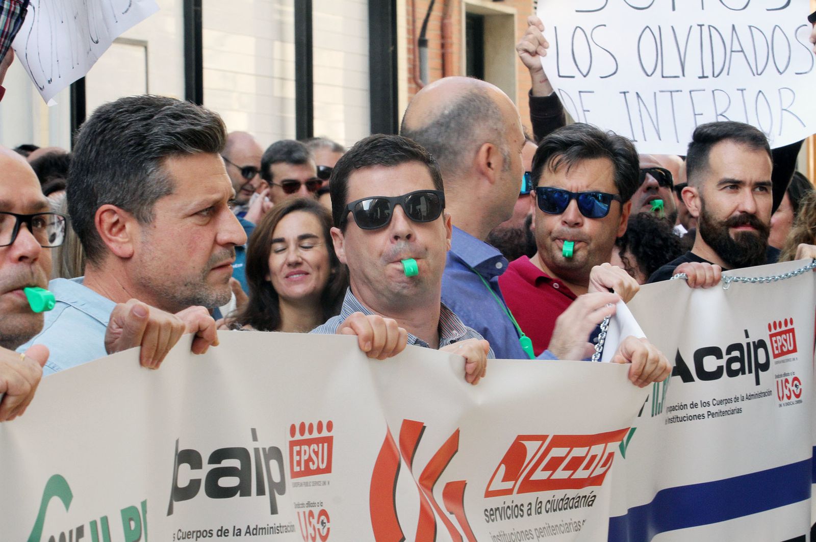 Imágenes de la concentración de funcionarios de prisión ante la subdelegación del Gobierno