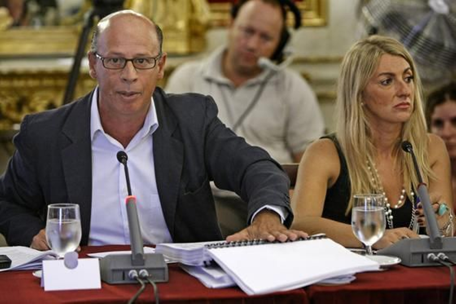 IU vota en contra de las cuentas generales de 2009 en el pleno de Diputación. 

Foto: Julio Gonzalez