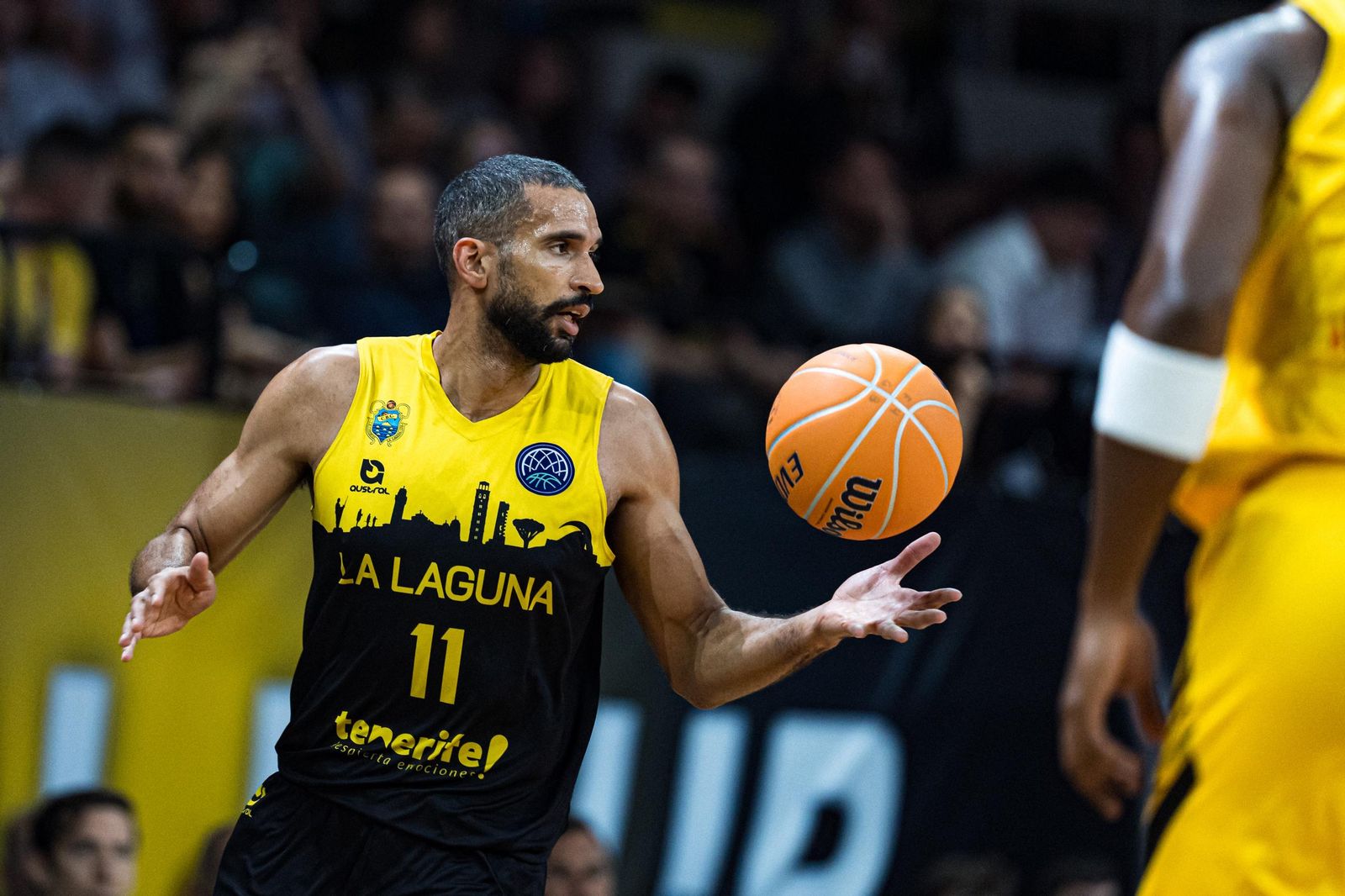 El AEK remonta y le quita al Tenerife el tercer puesto (77-73)
