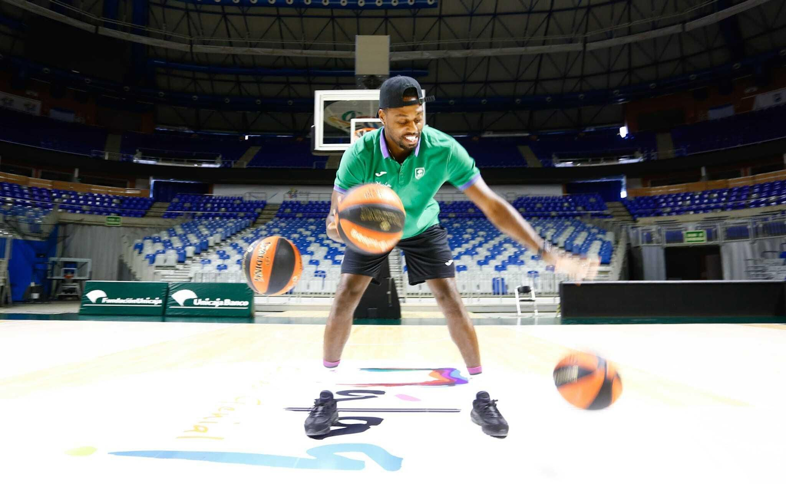 La presentación de Melvin Ejim, en imagénes