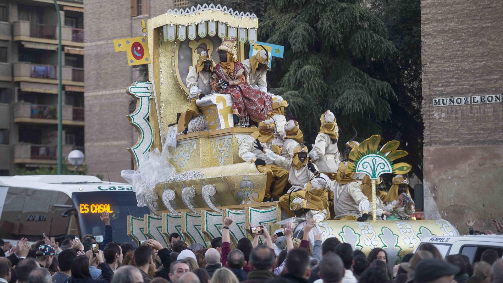 La Cabalgata de Reyes Magos de Sevilla, en imágenes