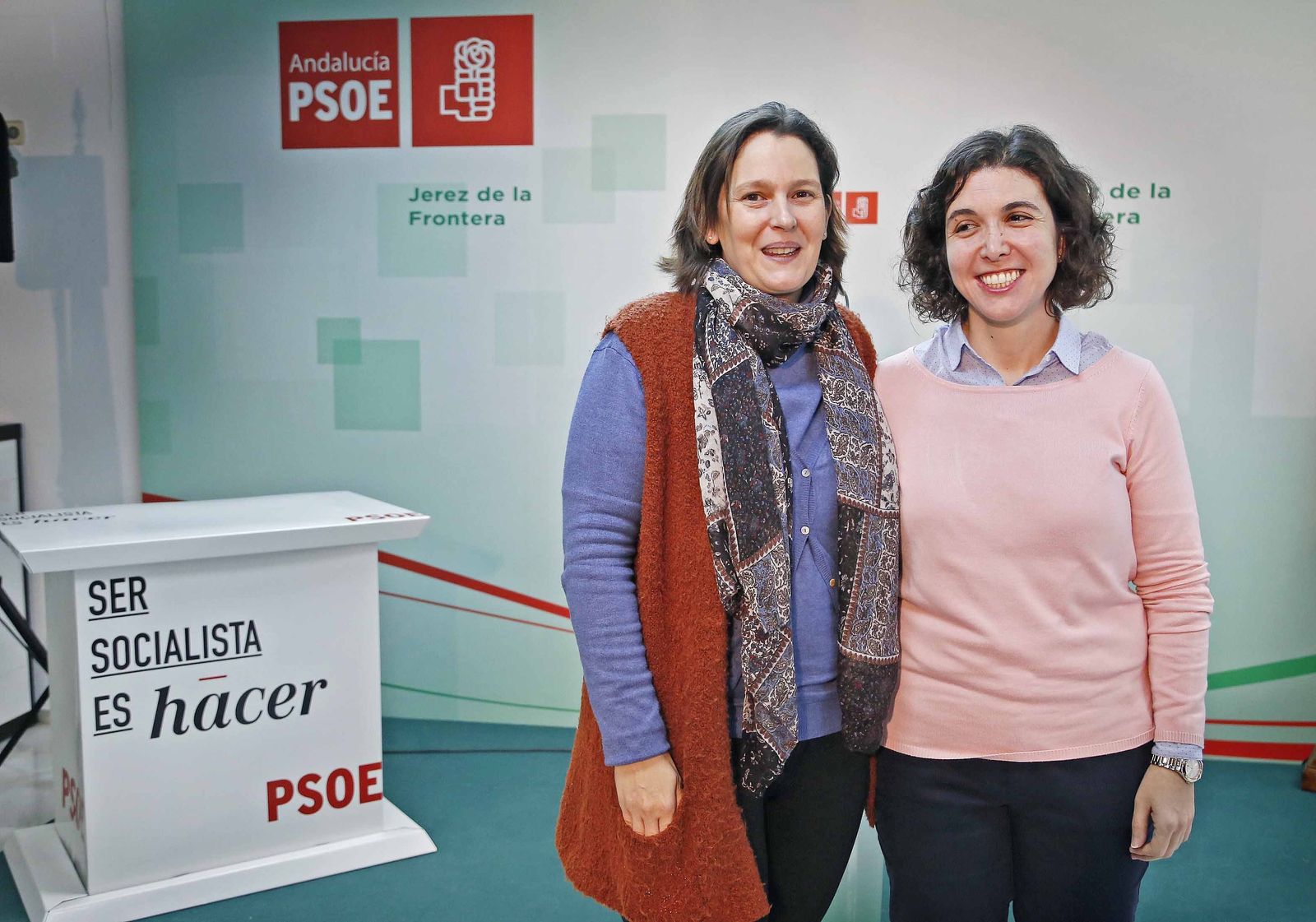 Ainhoa Gil y Noelia Ruiz, ayer en la sede local del PSOE.