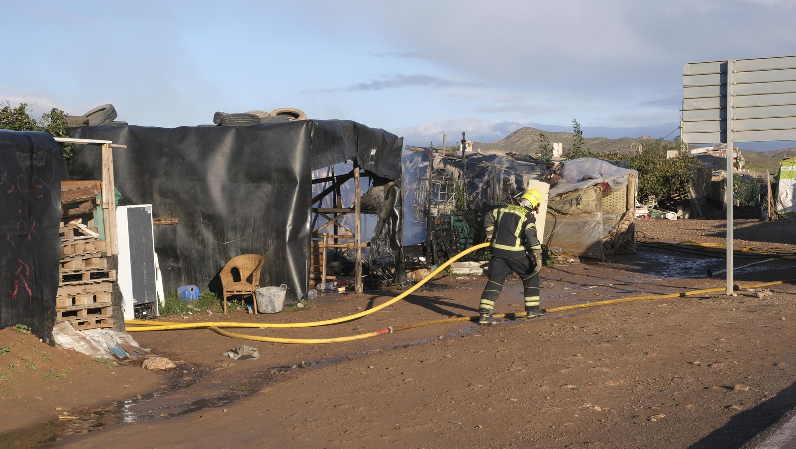 Imágenes del desalojo del asentamiento chabolista 'El Walili', en Níjar