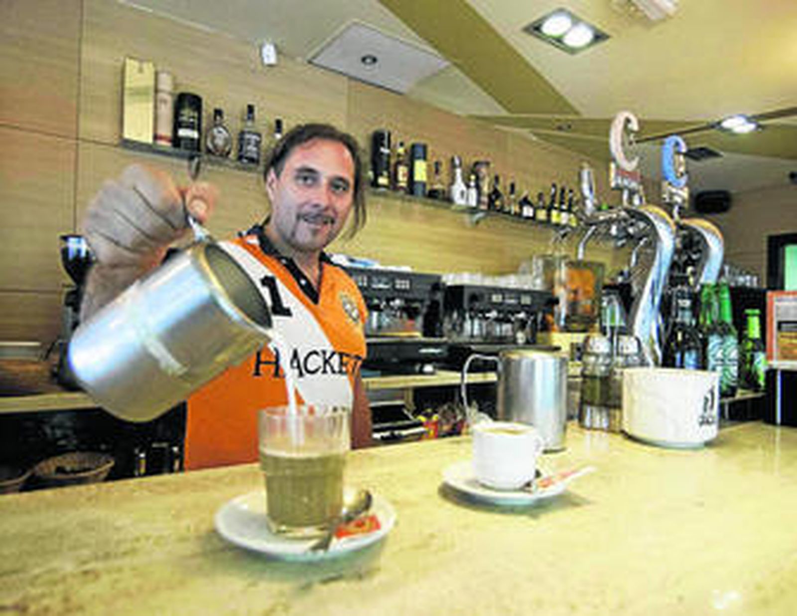 Pedro José Redondo, dueño de la cafetería Café Nevada.