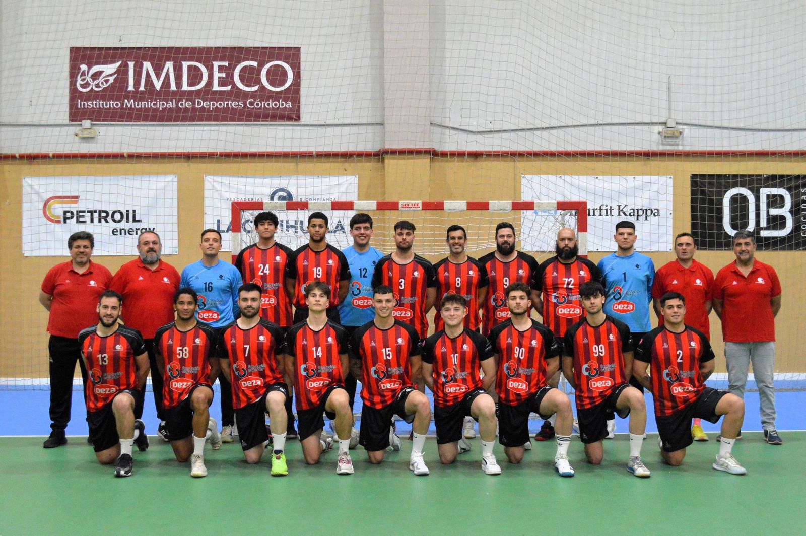 Formación de plantilla y cuerpo técnico del Cajasur Córdoba.