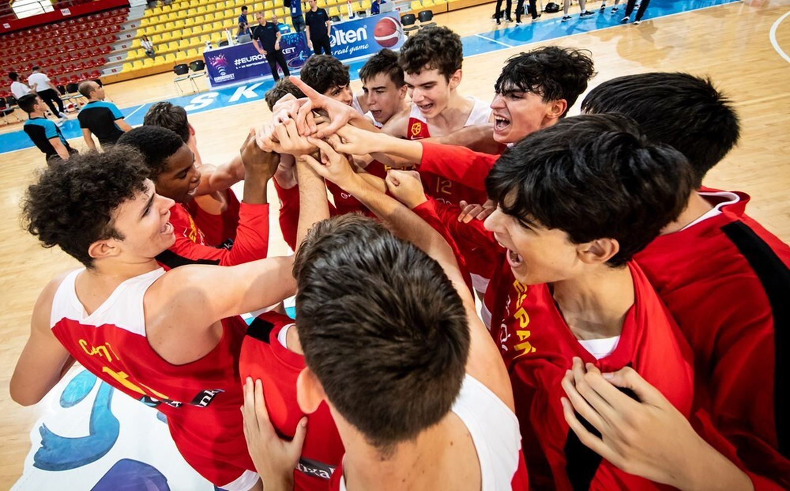 Las fotos de la exhibición de Mario Saint-Supéry ante Eslovenia