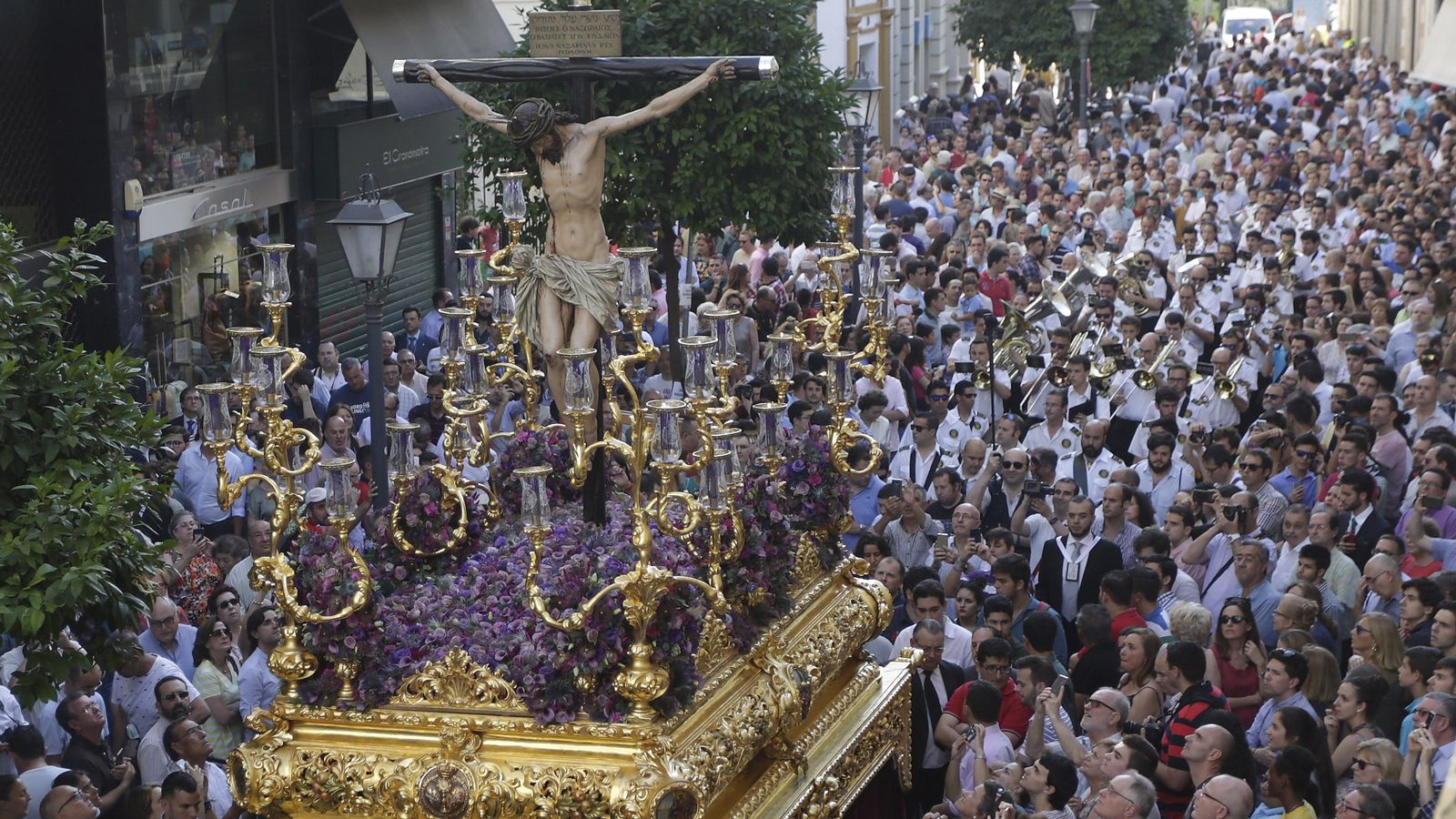 El Cristo de los Desamparados en su salida extraordinaria de junio de 2017. El Cristo de los Desamparados en su salida extraordinaria de junio de 2017.