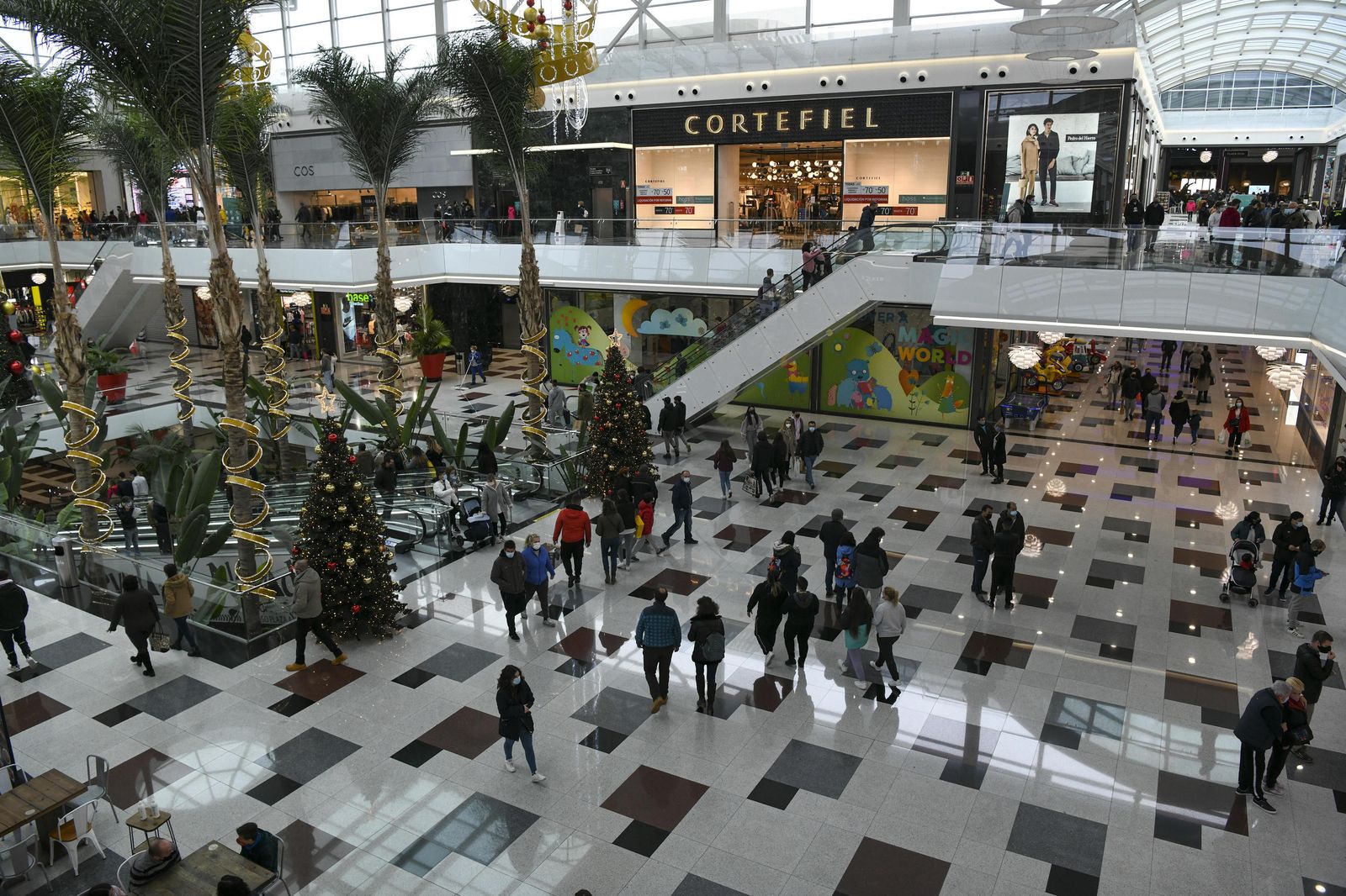 Fotos: las rebajas en el Nevada Shopping de Granada