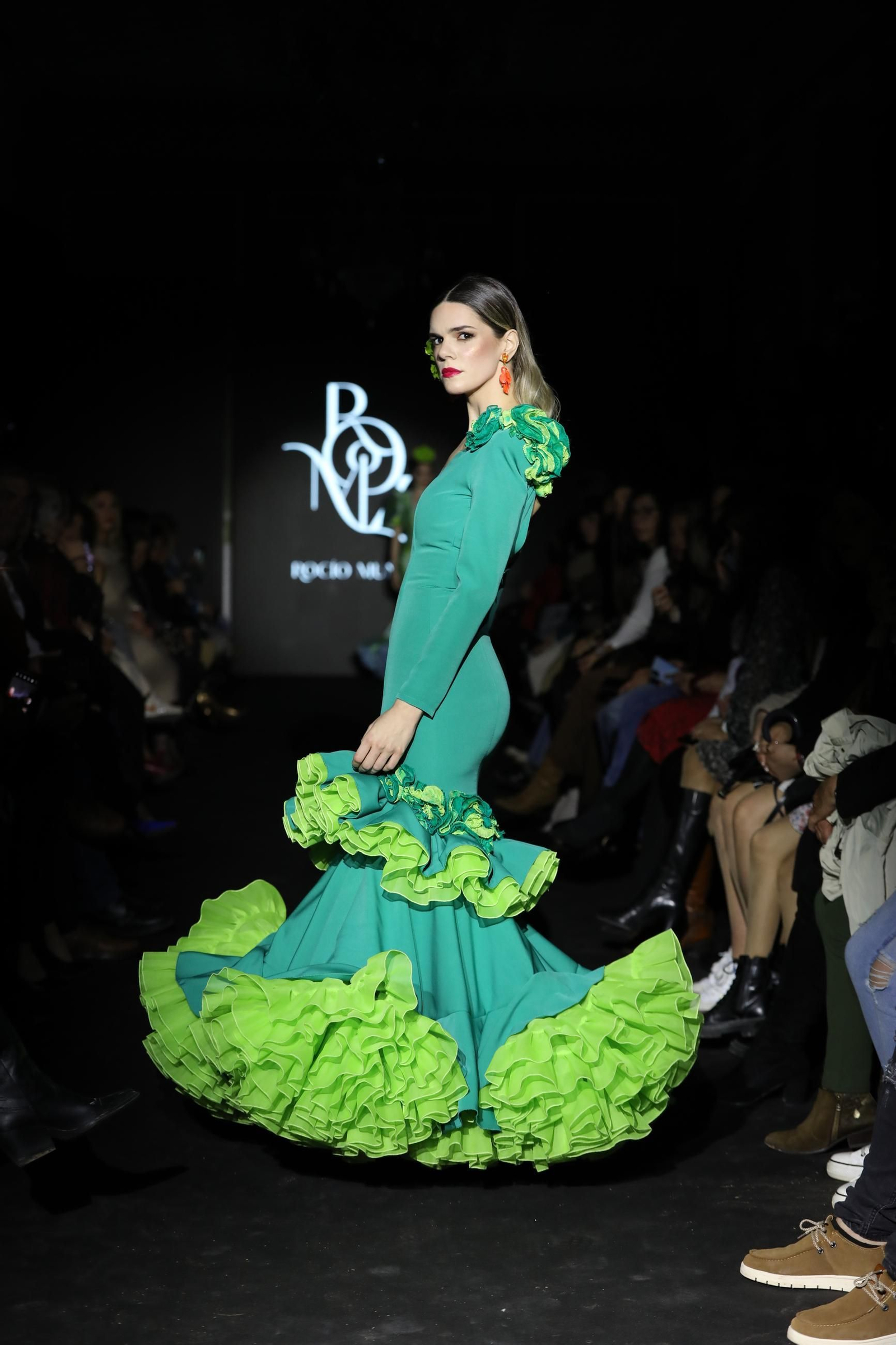 Los trajes de flamenca más en tendencia vistos en la Pasarela Flamenca Granada 2025