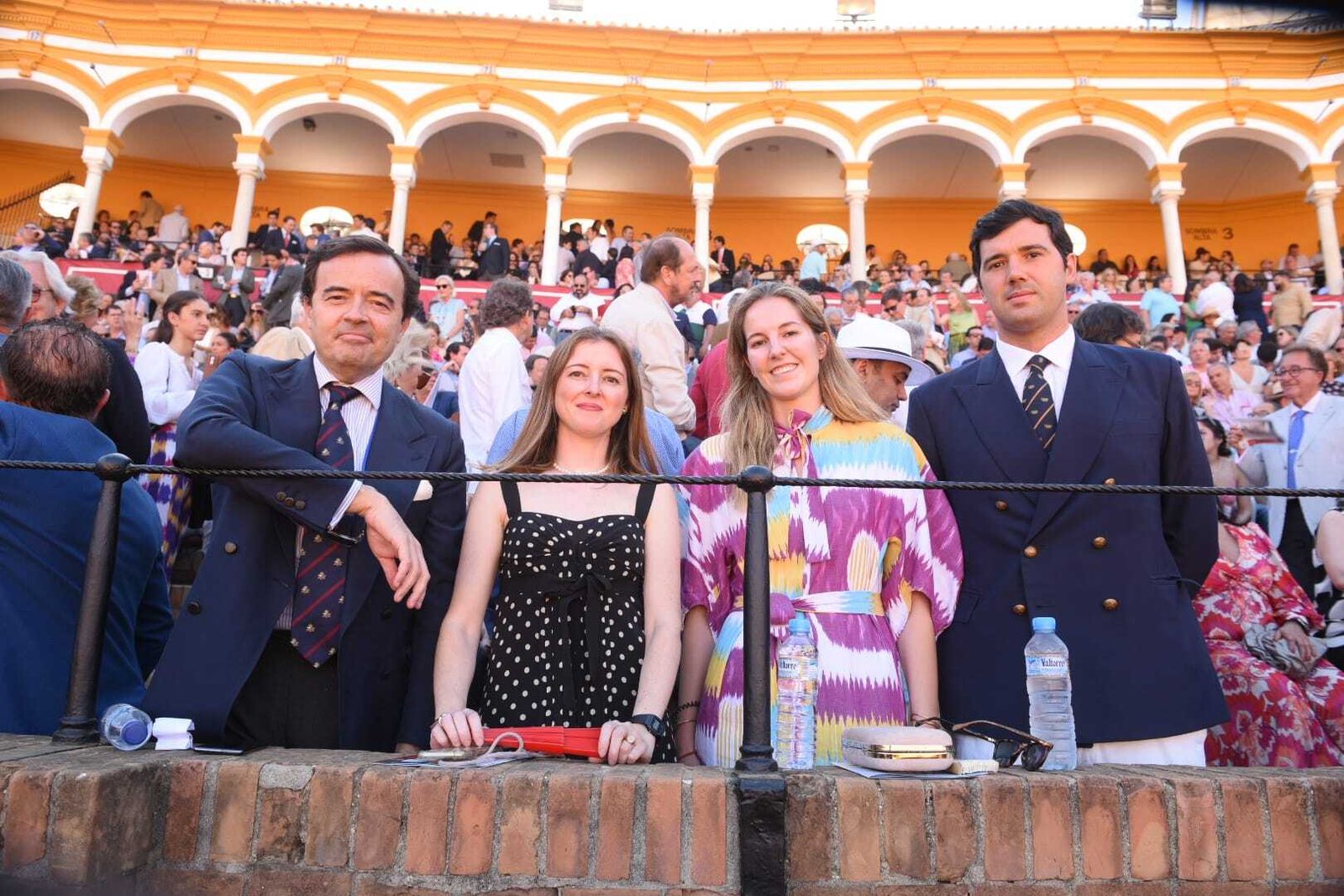 Ambiente en la Puerta del Príncipe en la corrida de El Juli, Daniel Luque y Pablo Aguado