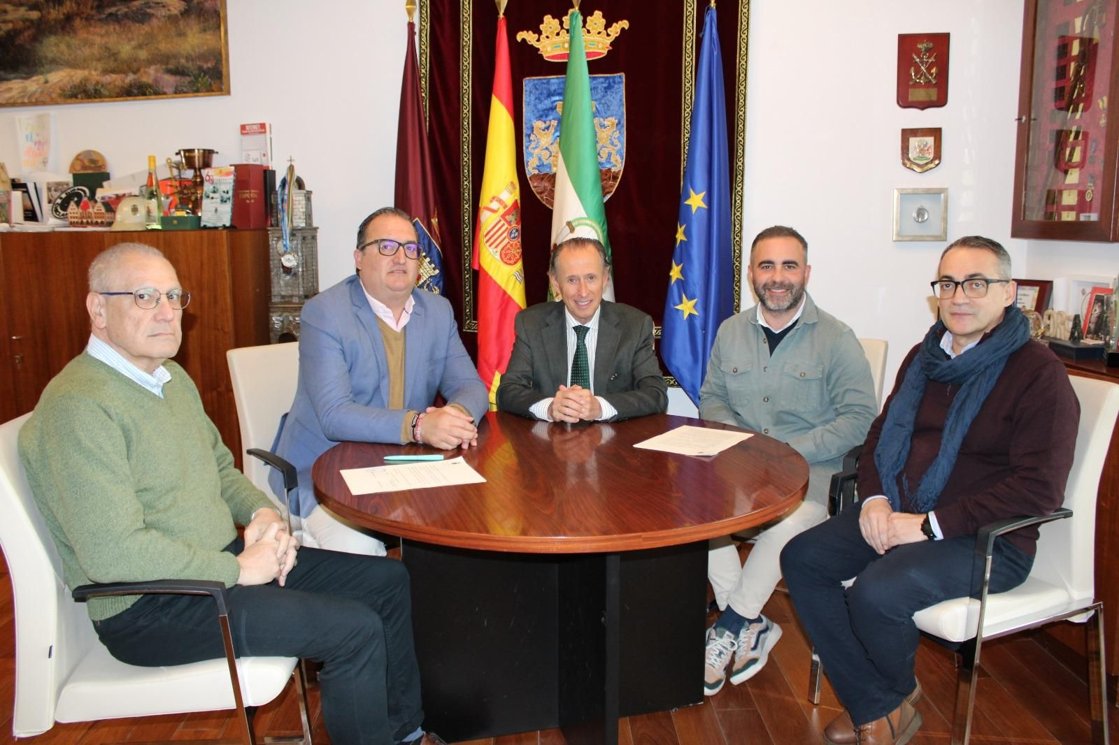 Firma de los acuerdos con el Consejo Local de Hermandades.
