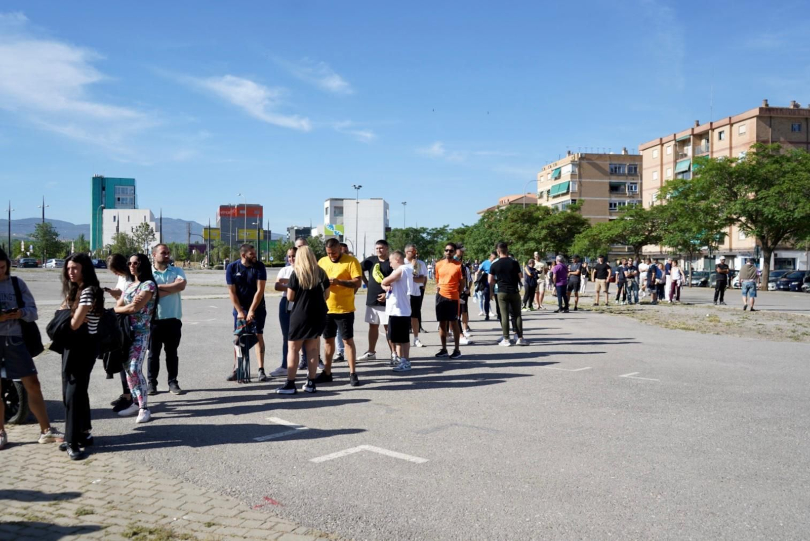 En imágenes: Las colas para conseguir una entrada del Granada - Lugo