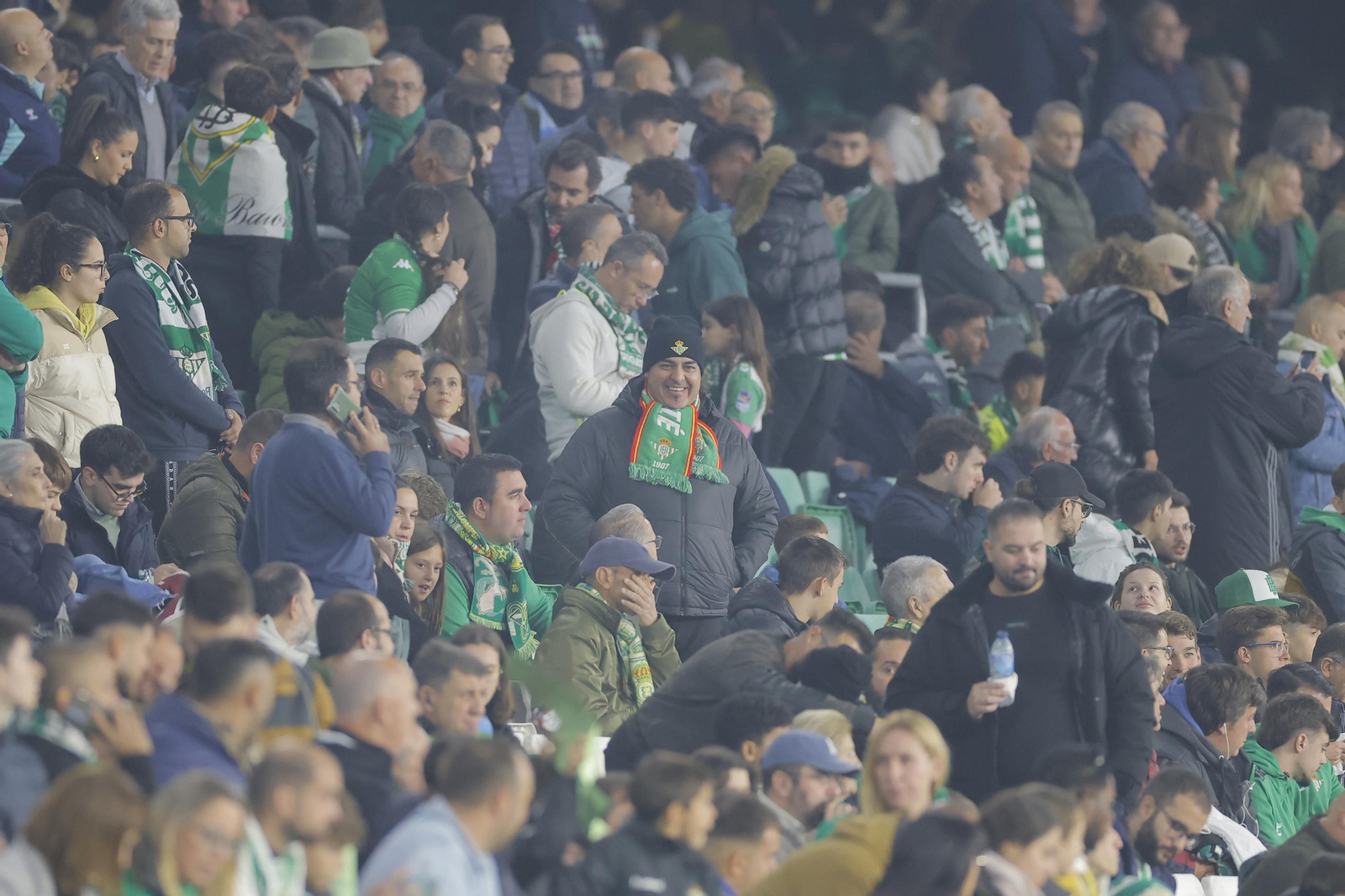 Búscate en las fotos del Betis-Las Palmas