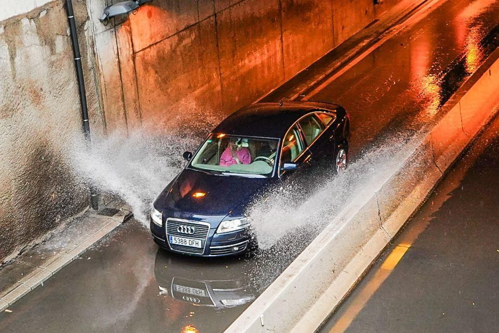 Galería | El agua toma la ciudad de Granada como consecuencia de la Dana