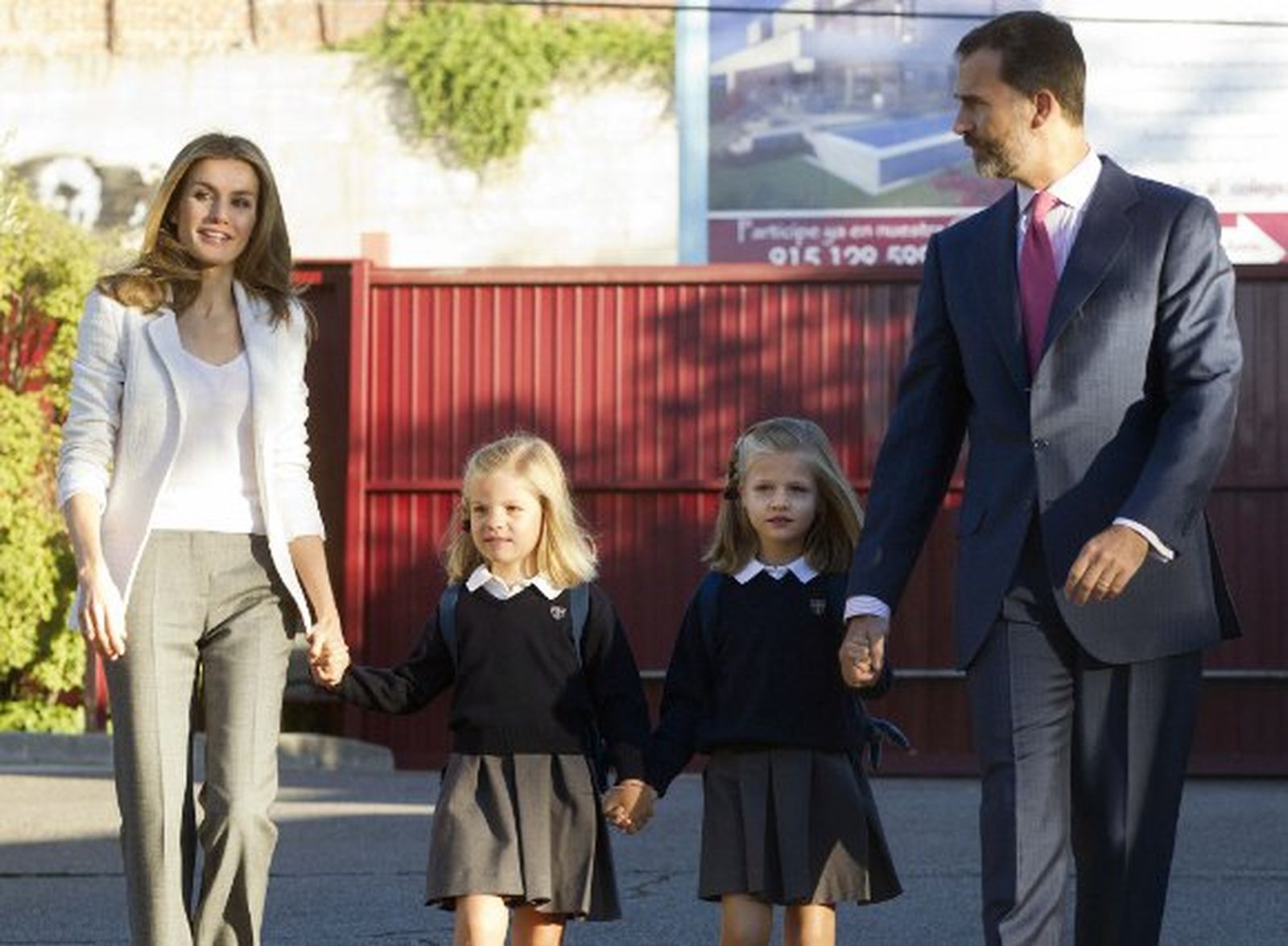 Las infantas Leonor y Sofía vuelven al 'cole'