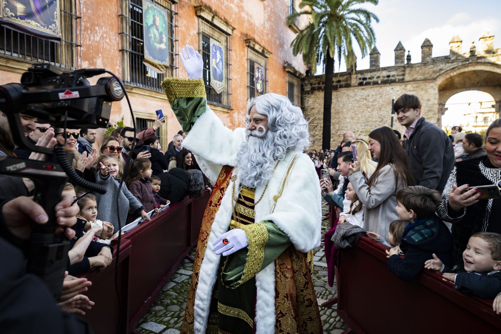 Los Reyes Magos son coronados un año más en el Alcázar de Jerez